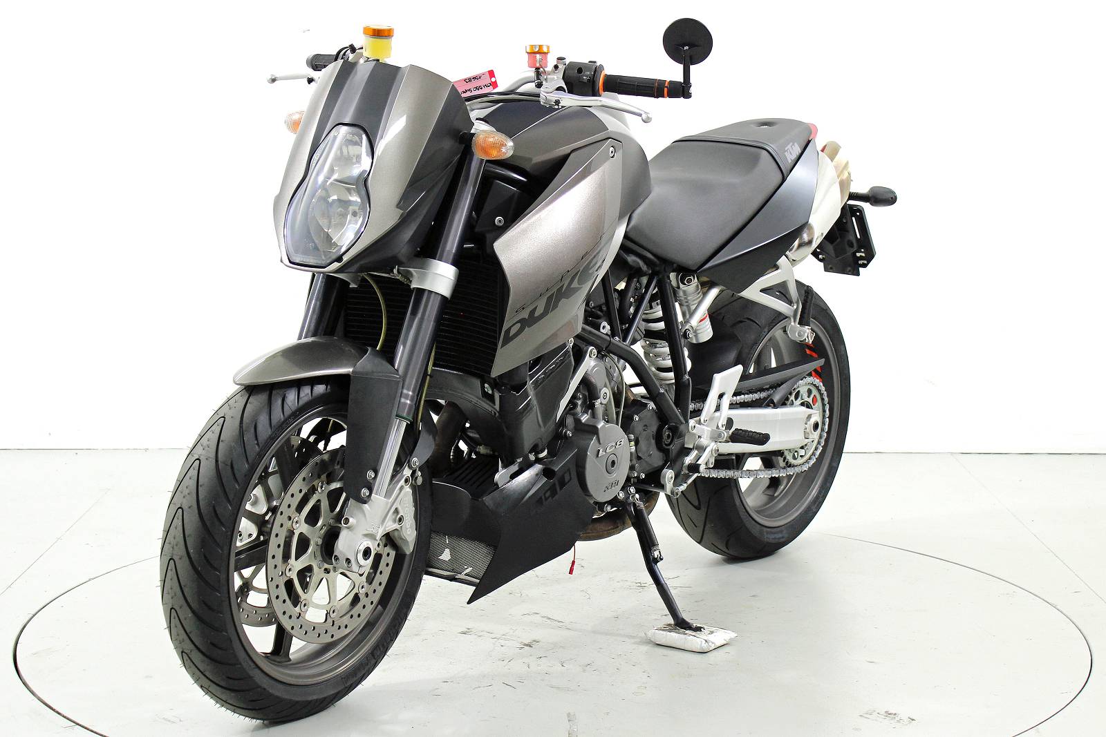 KTM 990 Super Duke-showroom-element-2