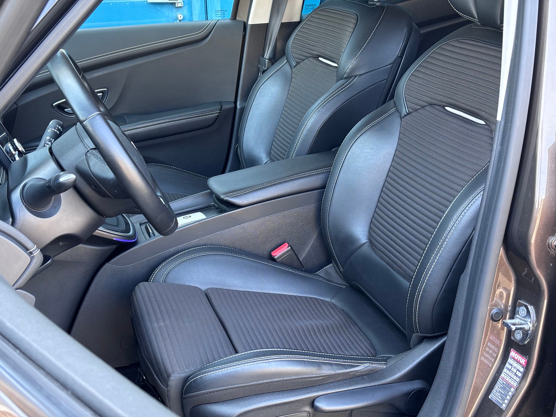 RENAULT Grand Scénic 1.5 dCi Bose EDC *7 places*-image-13