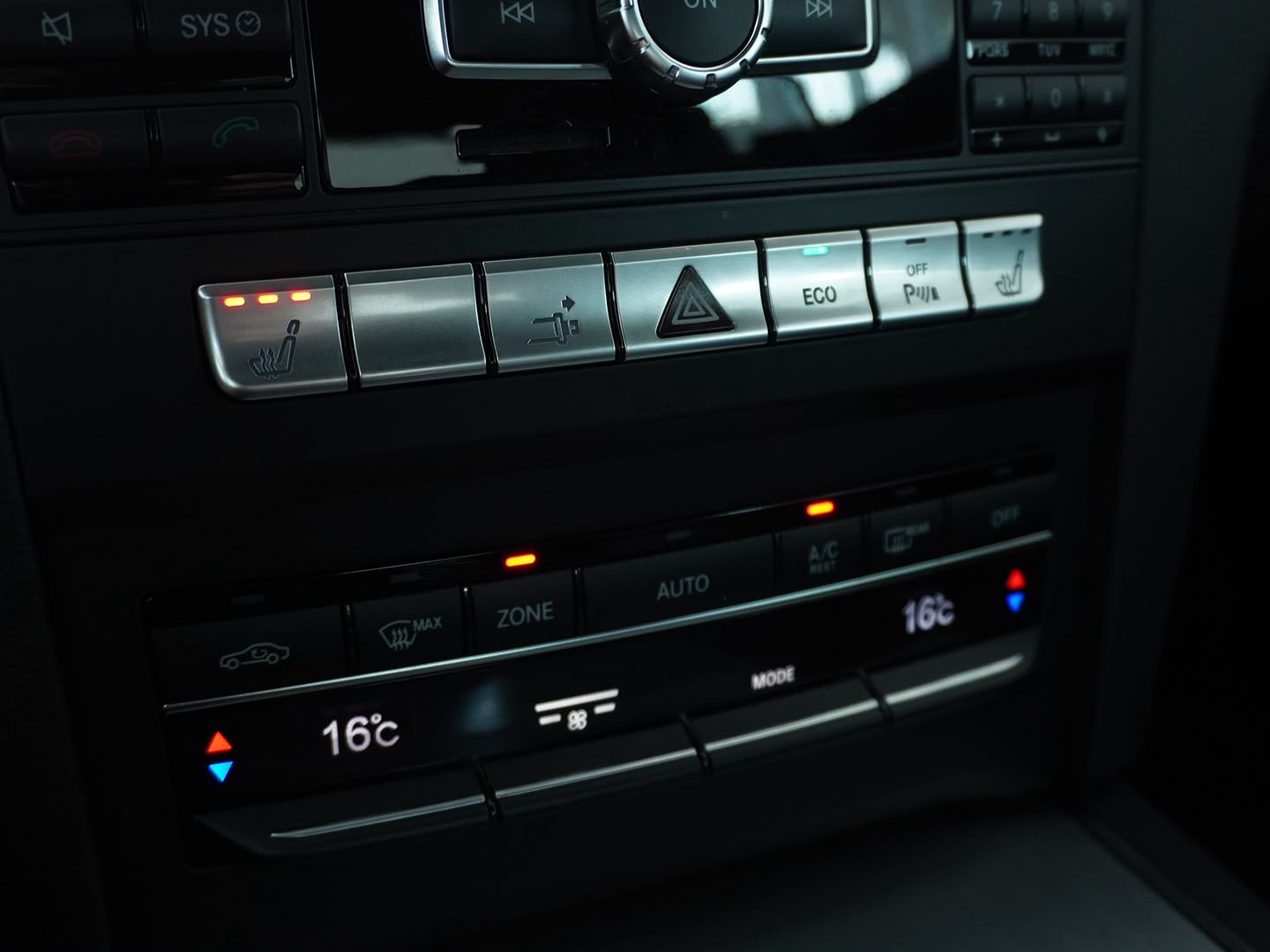 MERCEDES-BENZ E 350 4Matic 7G-Tronic AMG Line-image-7