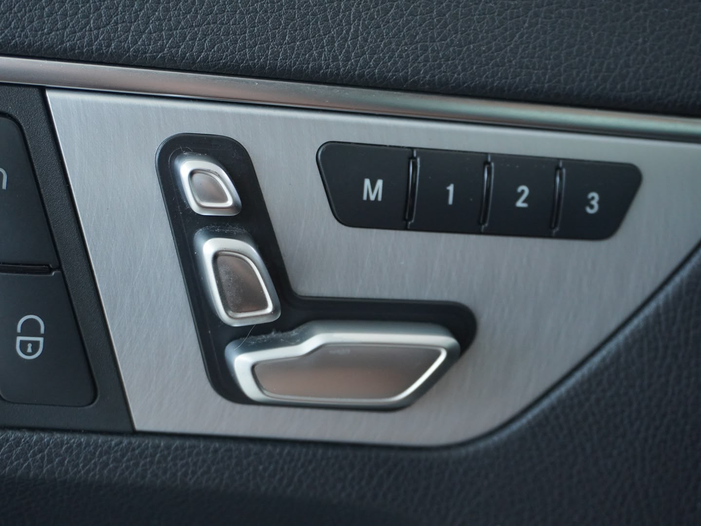 MERCEDES-BENZ E 350 4Matic 7G-Tronic AMG Line-image-8