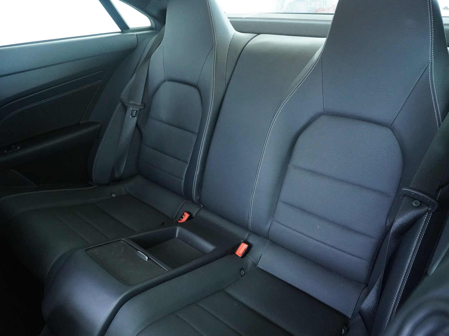 MERCEDES-BENZ E 350 4Matic 7G-Tronic AMG Line-image-4