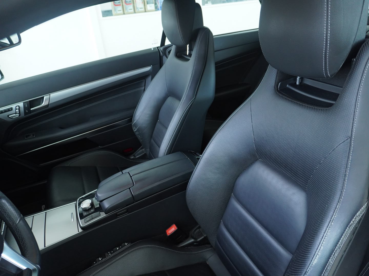 MERCEDES-BENZ E 350 4Matic 7G-Tronic AMG Line-showroom-element-3