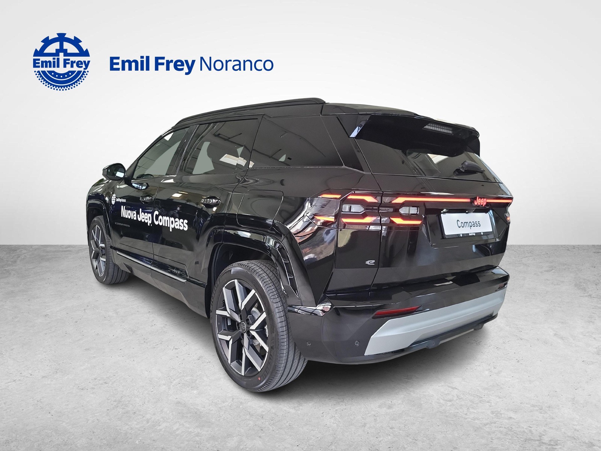 JEEP NEW Compass First Edition - Full Electric - Ruote invernali incluse - Leasing da 1,99%!!-showroom-element-2
