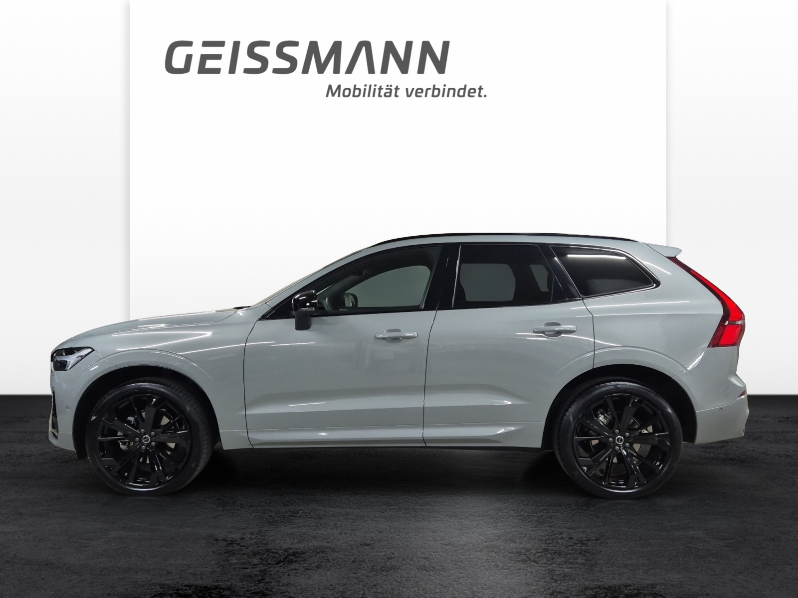 VOLVO XC60 2.0 B5 MH Black Edition AWD-showroom-element-2