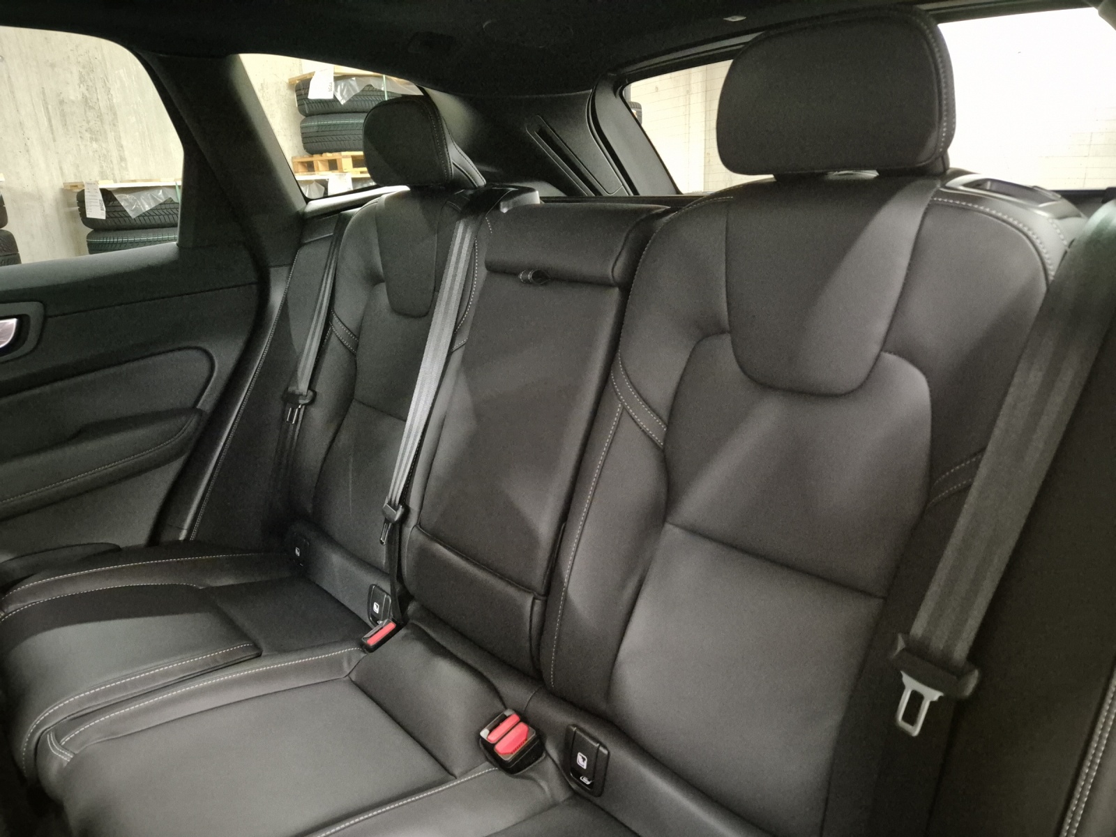 VOLVO XC60 2.0 B5 MH Black Edition AWD-image-15