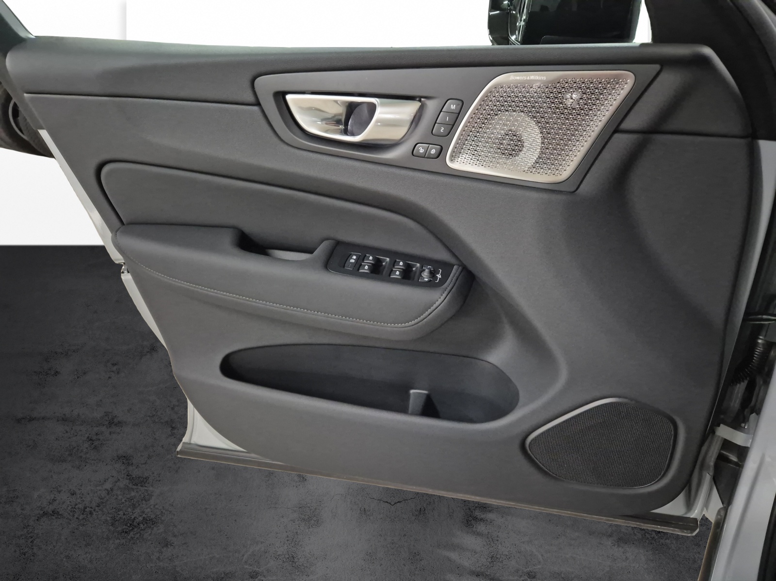 VOLVO XC60 2.0 B5 MH Black Edition AWD-image-13