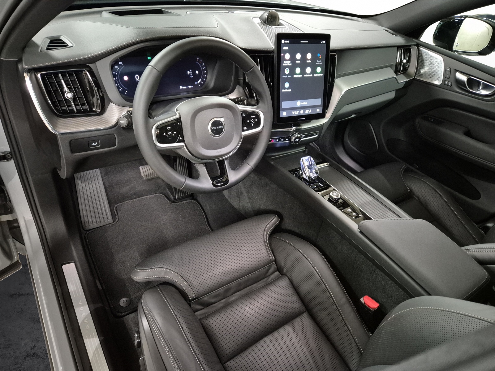 VOLVO XC60 2.0 B5 MH Black Edition AWD-image-8