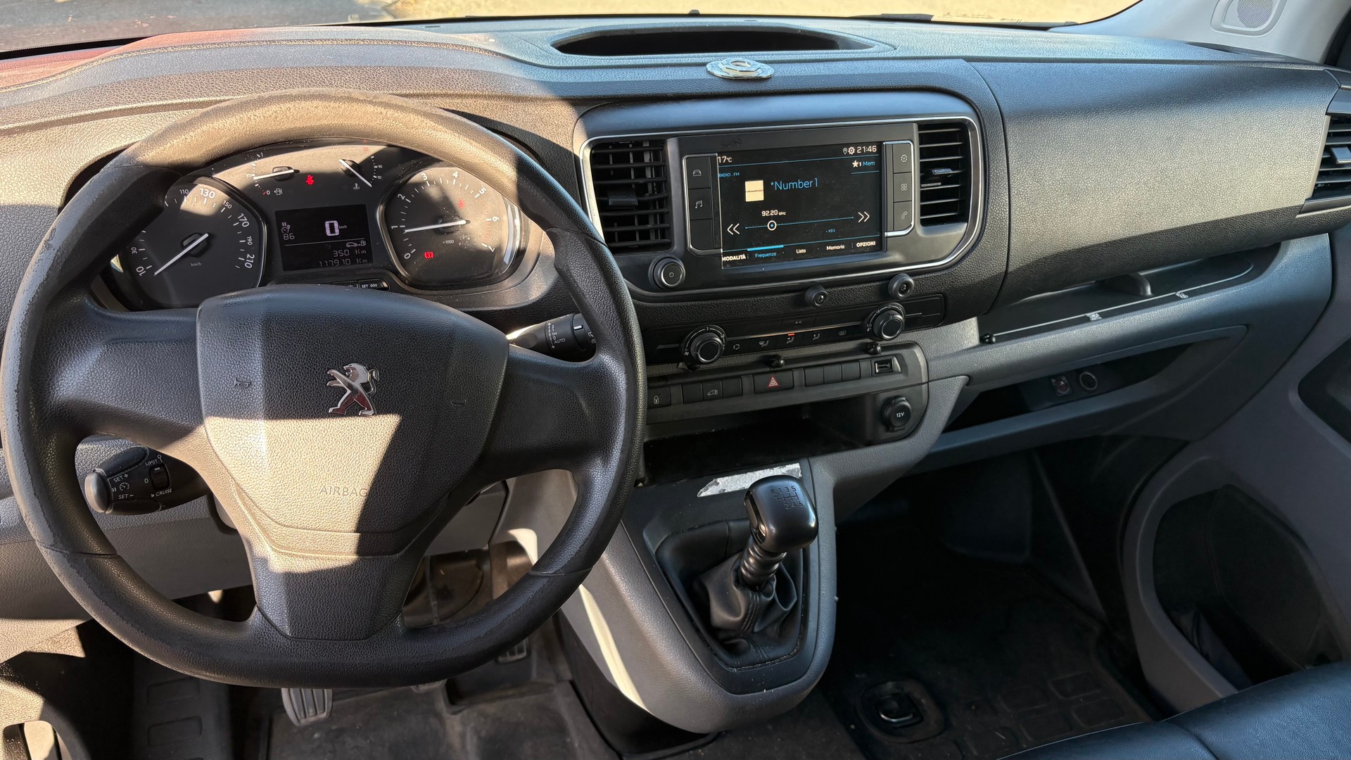 PEUGEOT Expert 1.5 BlueHDi 120 S&S Pro Standard-image-1