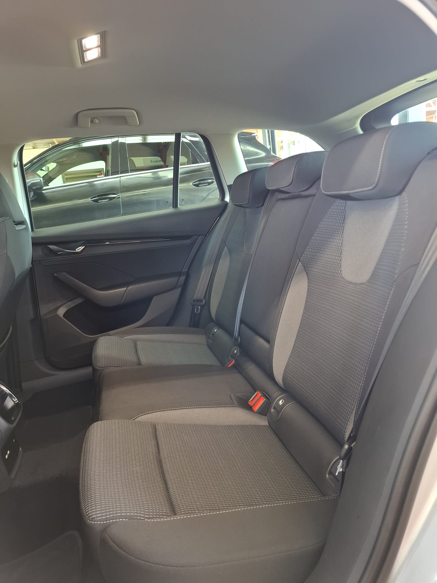 SKODA Octavia Combi 2.0 TDI DSG Ambition 4x4-image-14