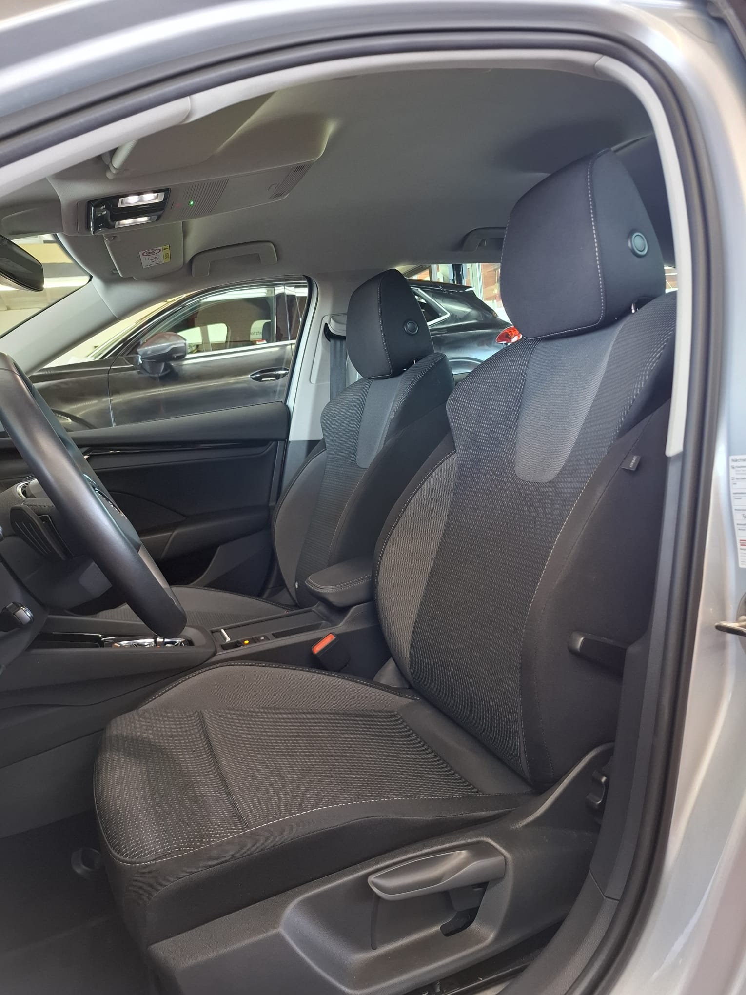 SKODA Octavia Combi 2.0 TDI DSG Ambition 4x4-image-13