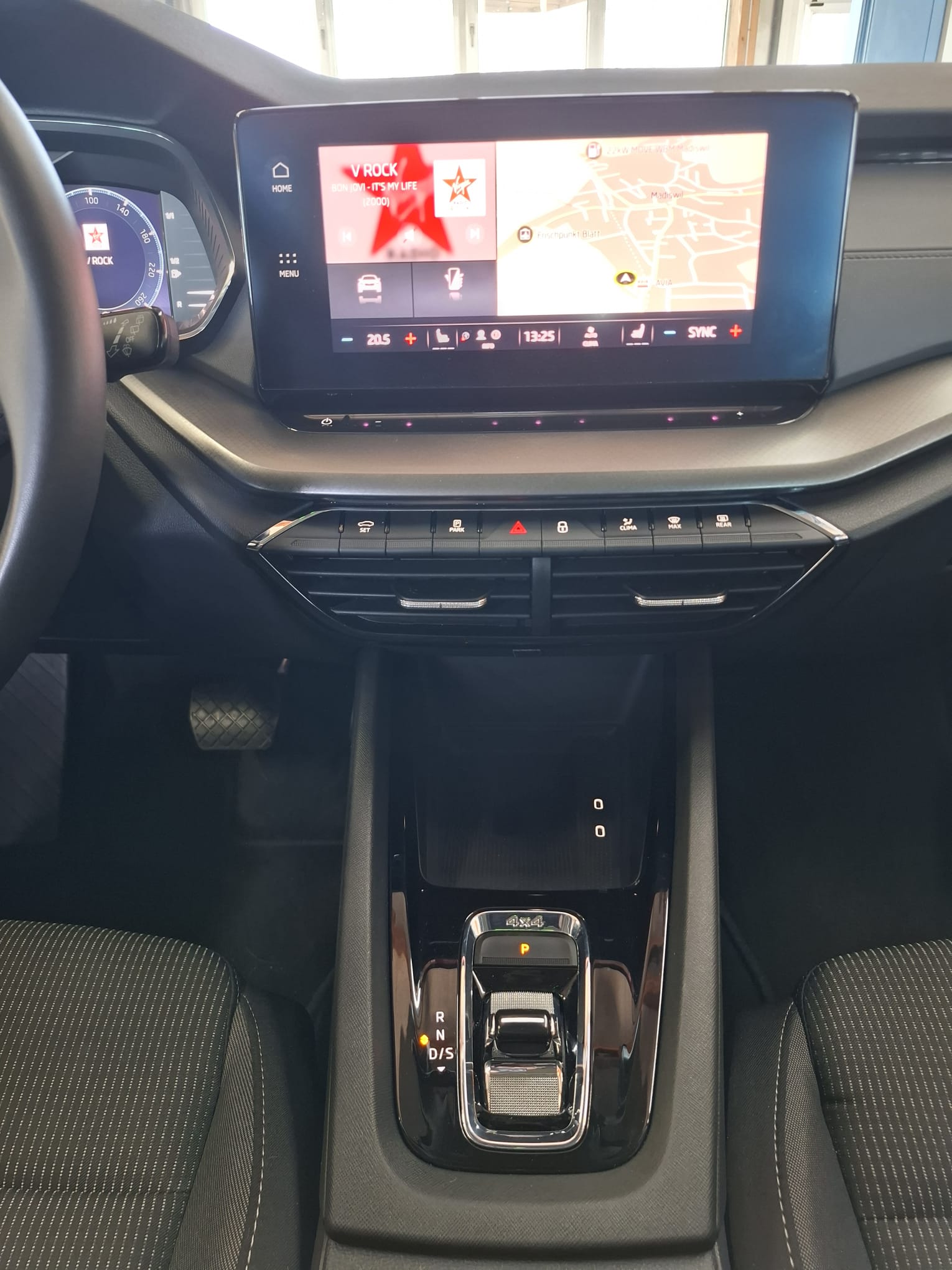 SKODA Octavia Combi 2.0 TDI DSG Ambition 4x4-image-10