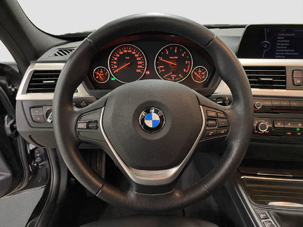 BMW 320d xDrive Touring-image-7