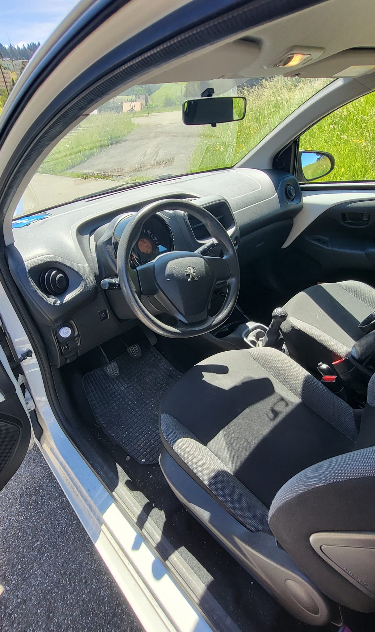 PEUGEOT 1.0 VTi Allure Top-image-4