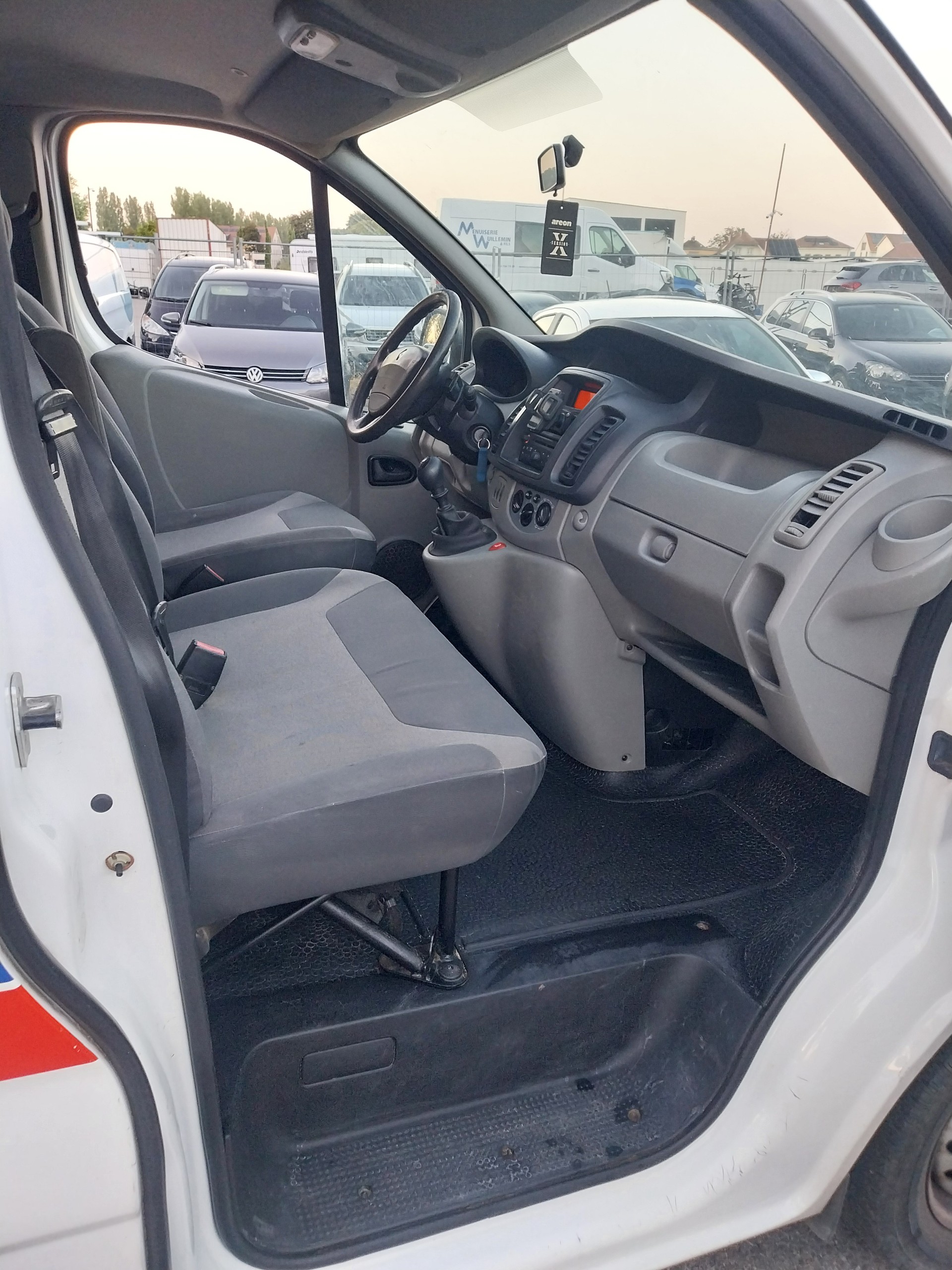 RENAULT Trafic 2.0 dCi 115 2.9t L2H1-image-10