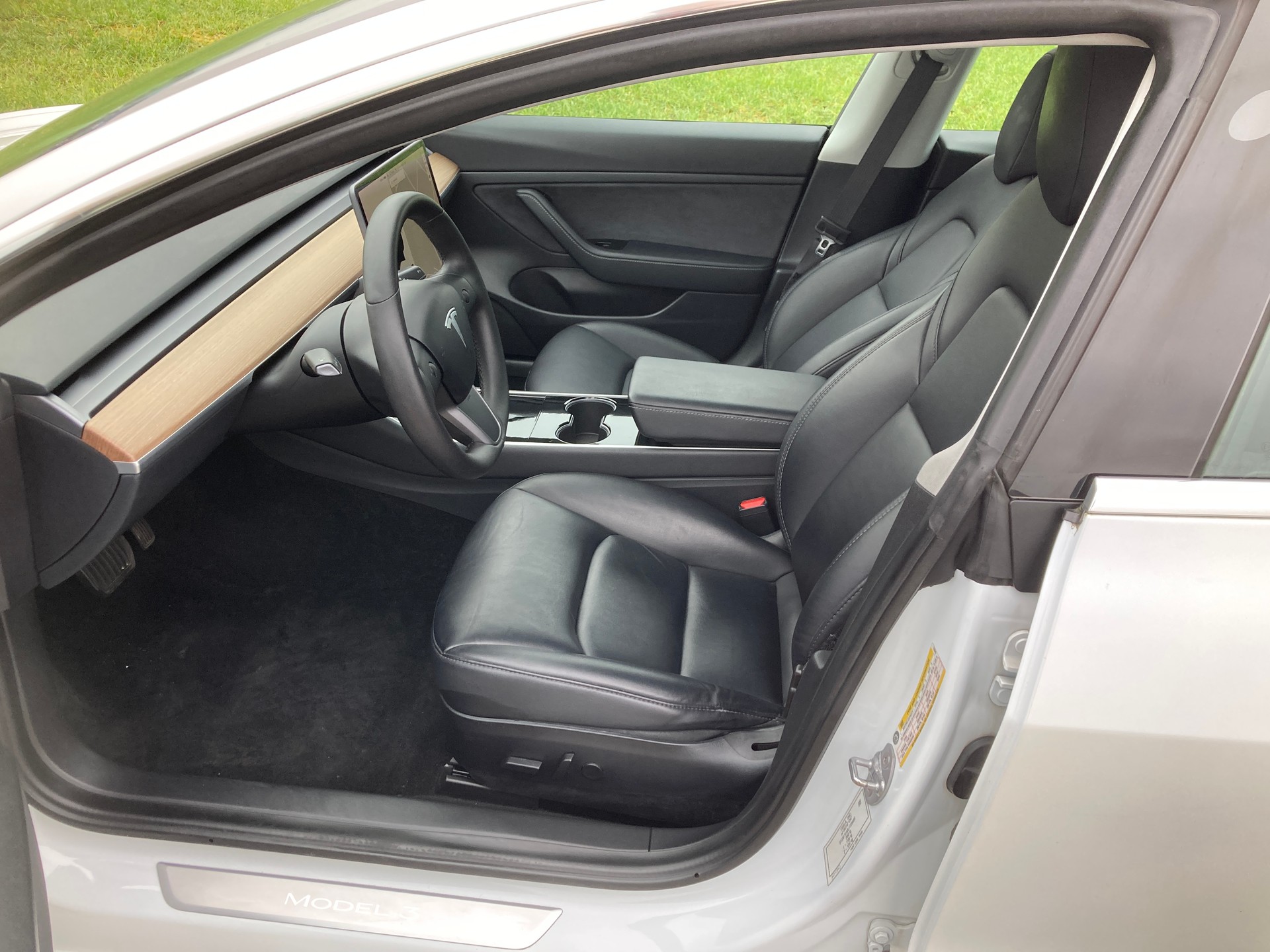 TESLA Model 3-image-8