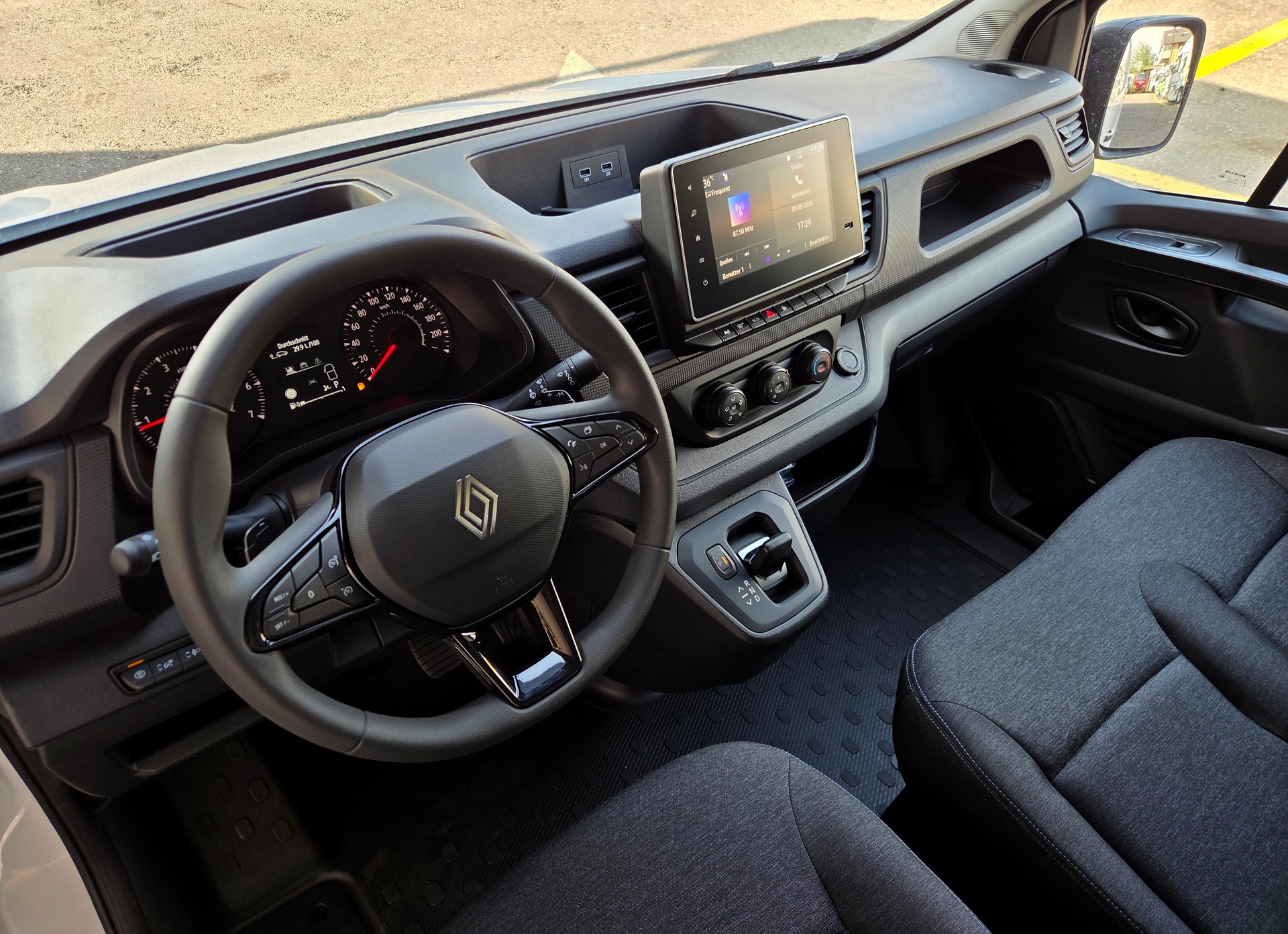 RENAULT Trafic Kaw. 3.0 t L1 H1 2.0 dCi Blue 150 Advance-image-16