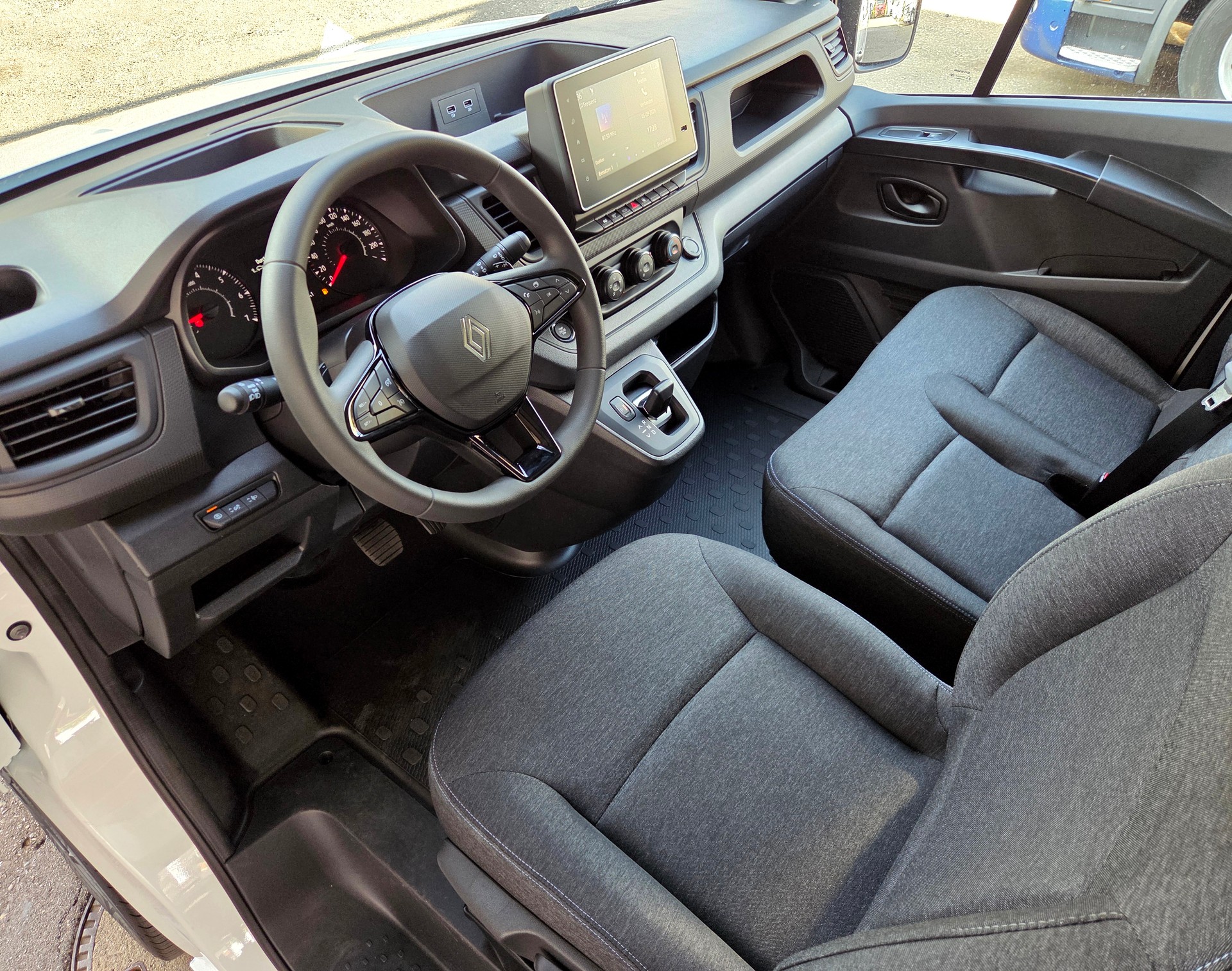RENAULT Trafic Kaw. 3.0 t L1 H1 2.0 dCi Blue 150 Advance-image-11