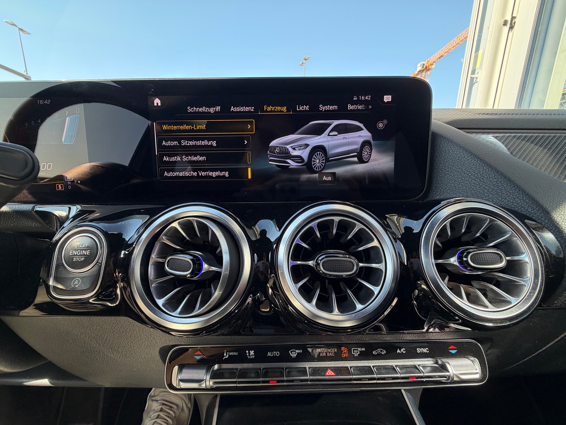 MERCEDES-BENZ GLA 35 AMG 4Matic 8G-Speedshift DCT-image-25