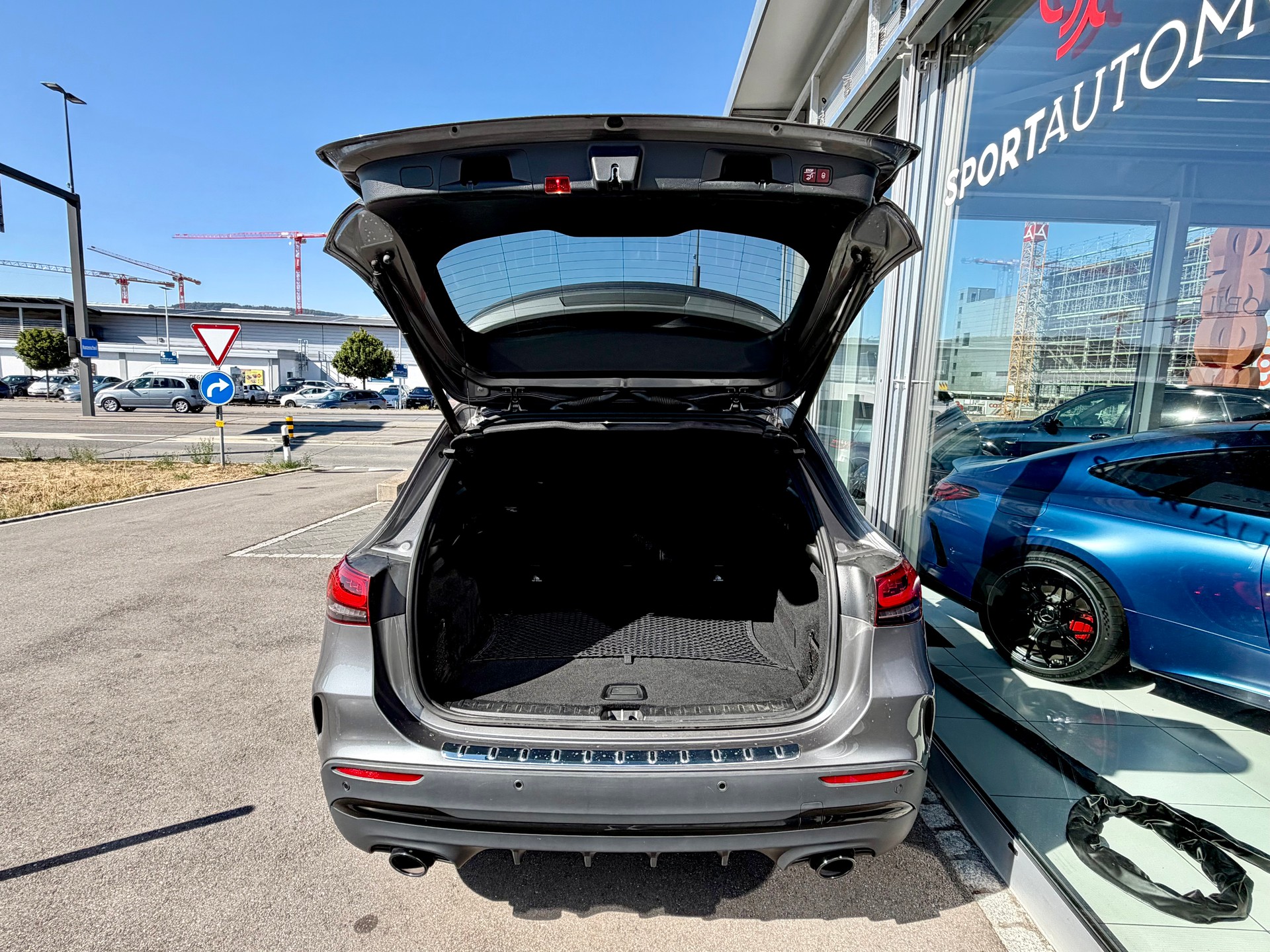 MERCEDES-BENZ GLA 35 AMG 4Matic 8G-Speedshift DCT-image-10