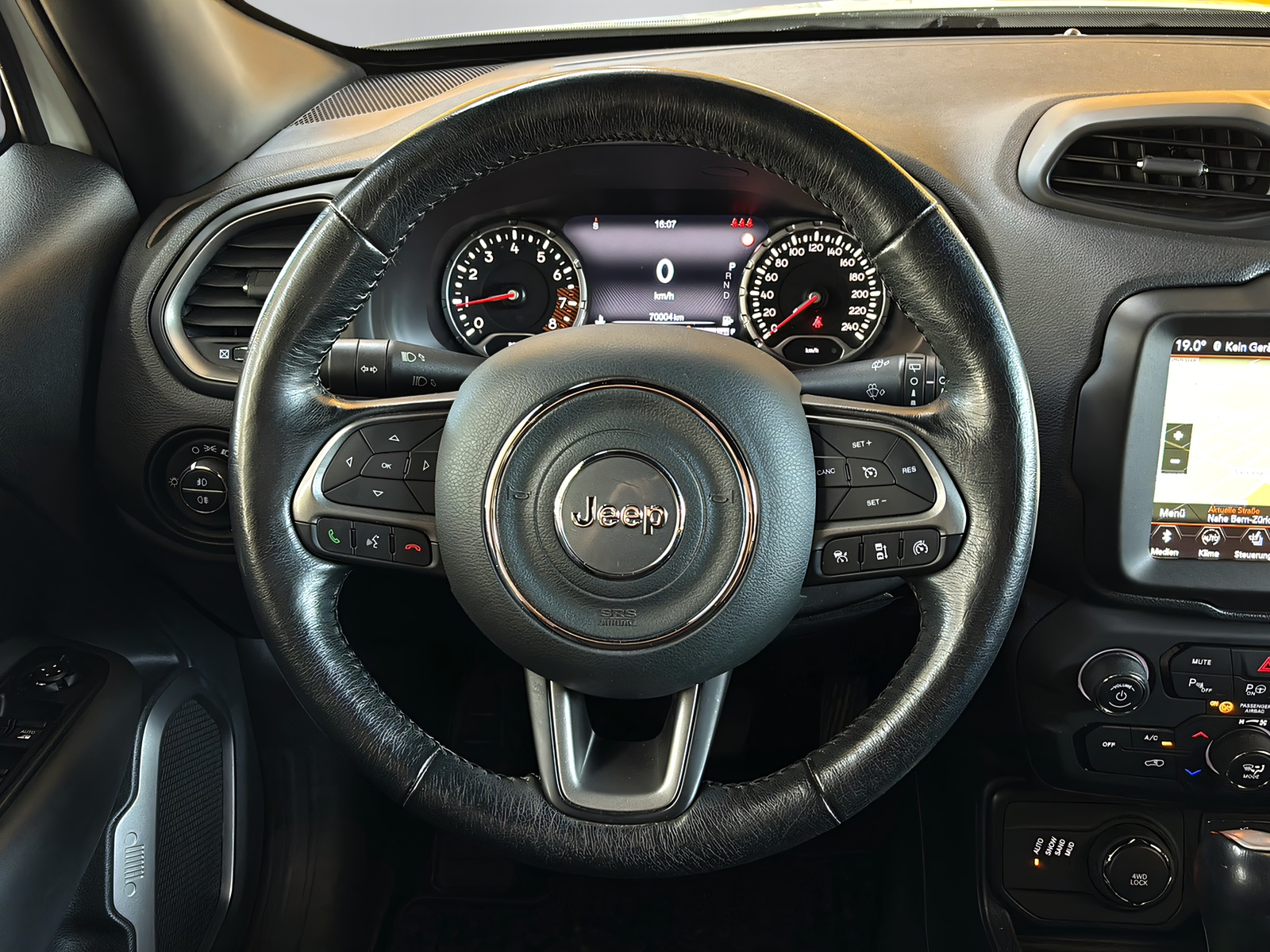 JEEP Renegade 1.3 Turbo Limited AWD-showroom-element-3