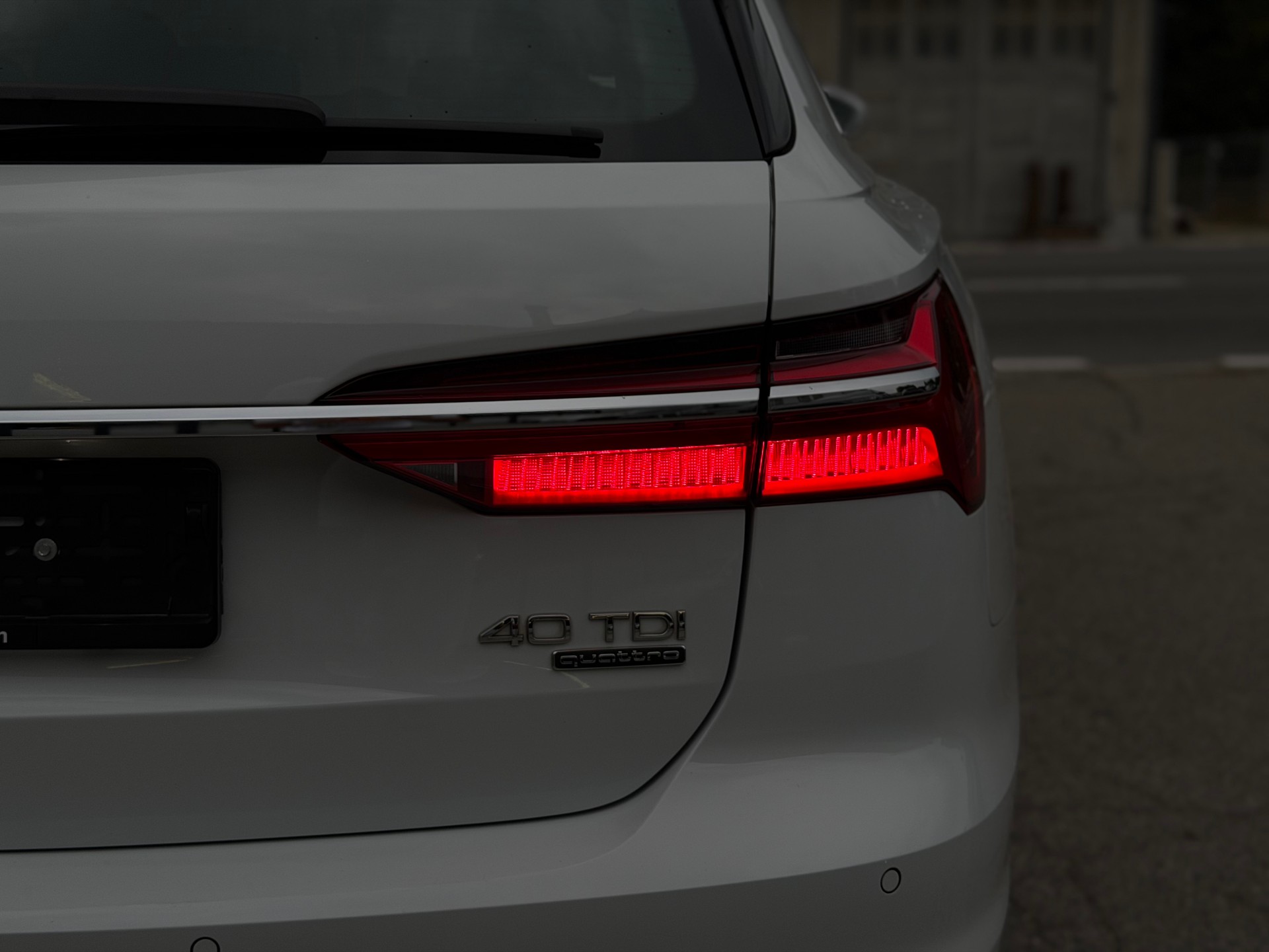 AUDI A6 Avant 40 TDI Design quattro S-tronic-image-8