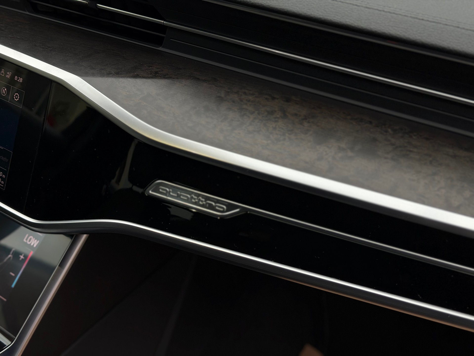 AUDI A6 Avant 40 TDI Design quattro S-tronic-image-25