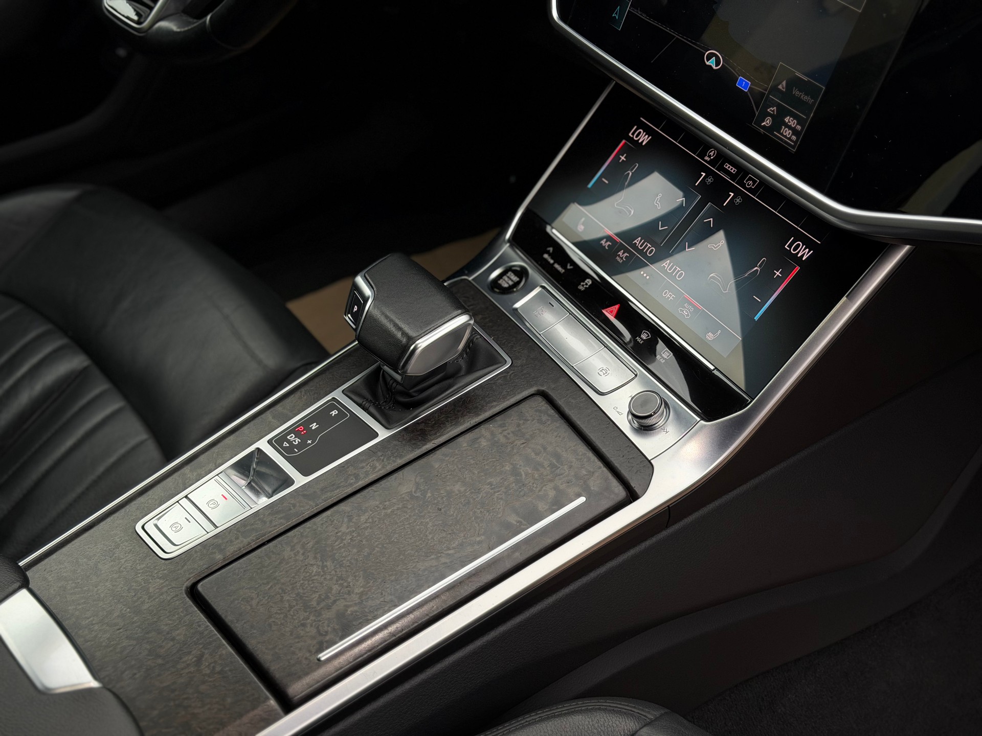AUDI A6 Avant 40 TDI Design quattro S-tronic-image-16