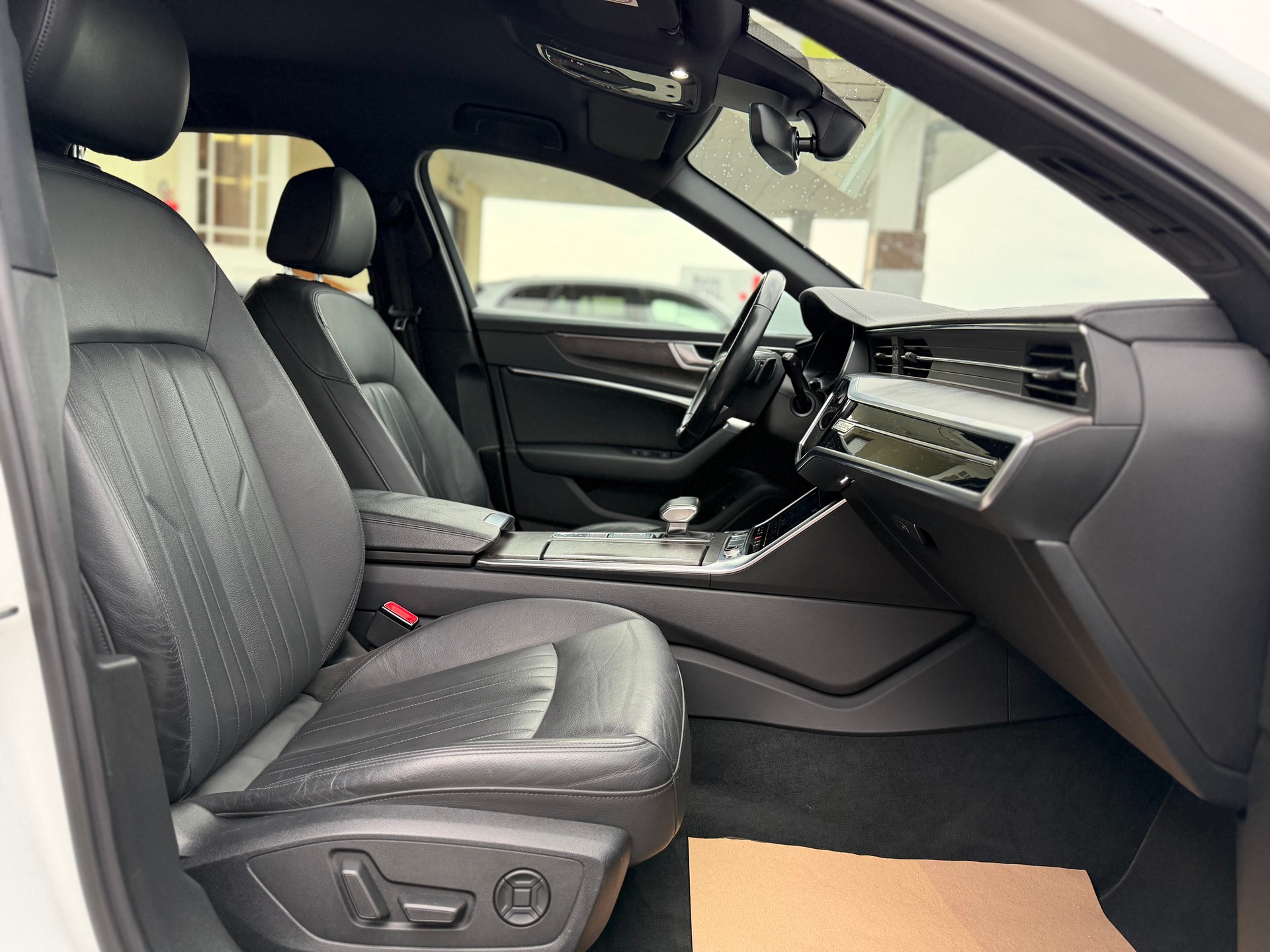 AUDI A6 Avant 40 TDI Design quattro S-tronic-image-13