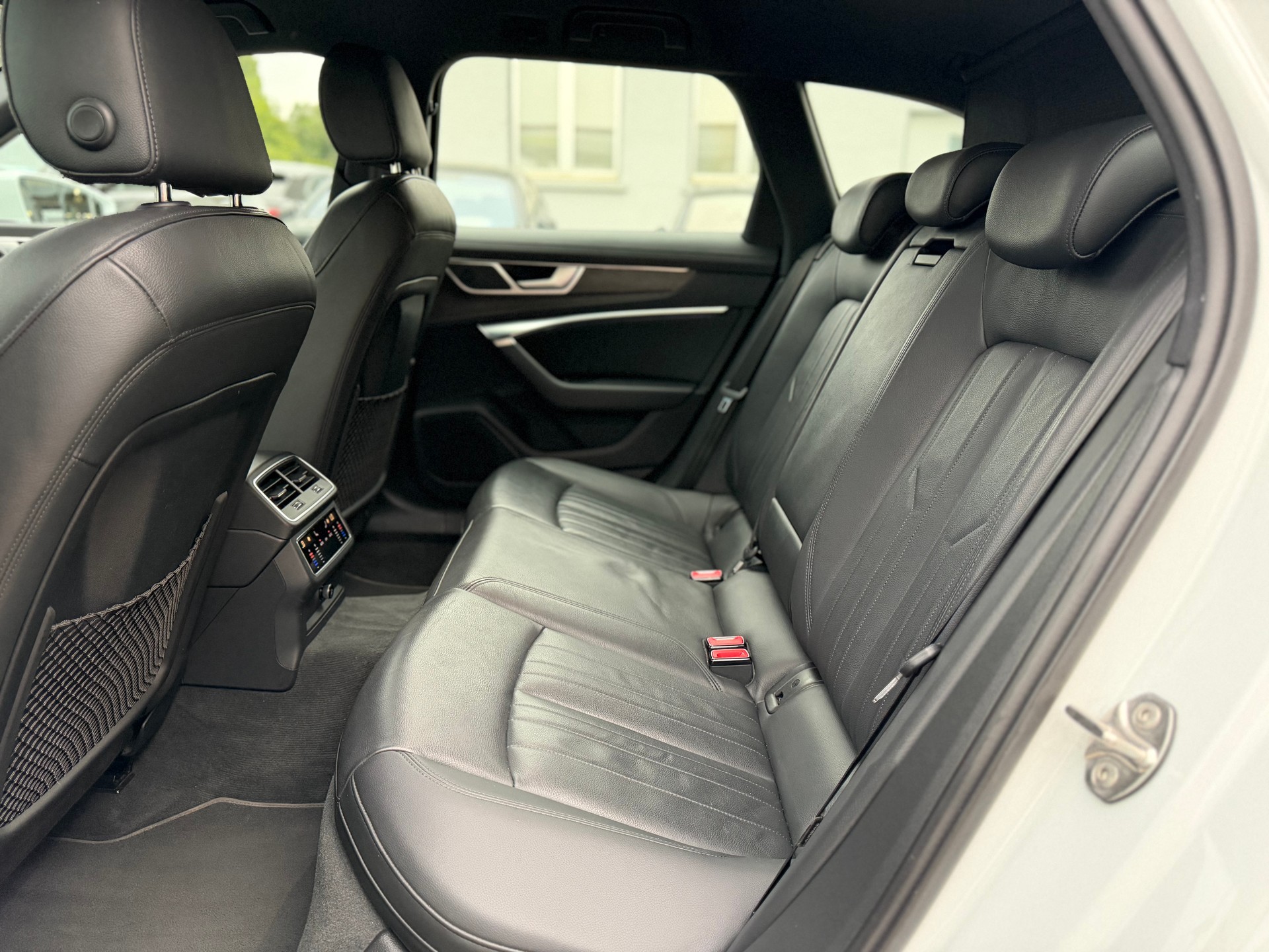 AUDI A6 Avant 40 TDI Design quattro S-tronic-image-10