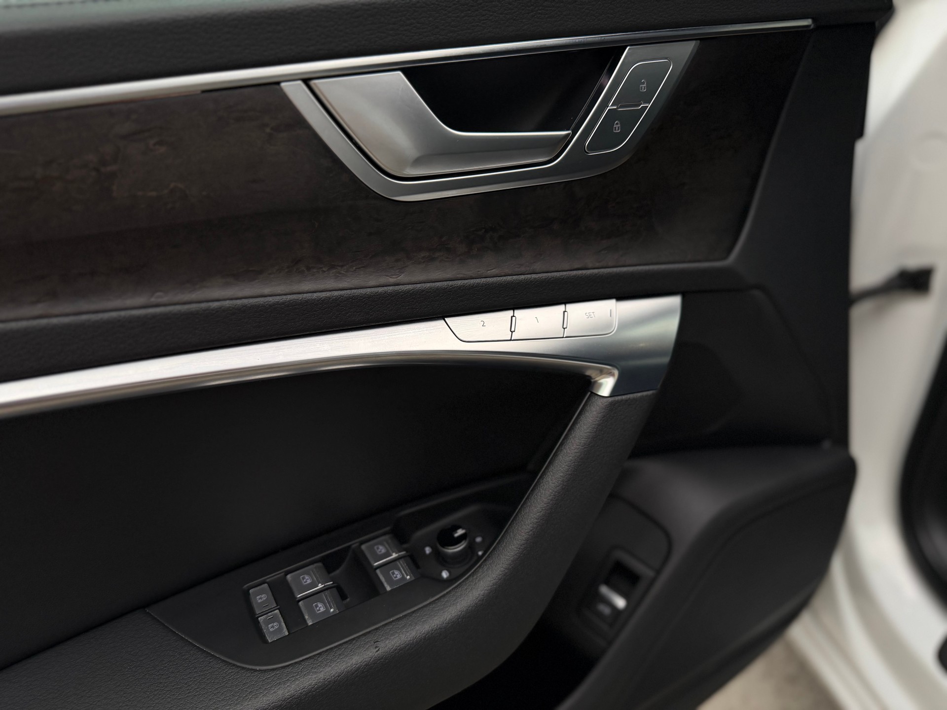 AUDI A6 Avant 40 TDI Design quattro S-tronic-image-24
