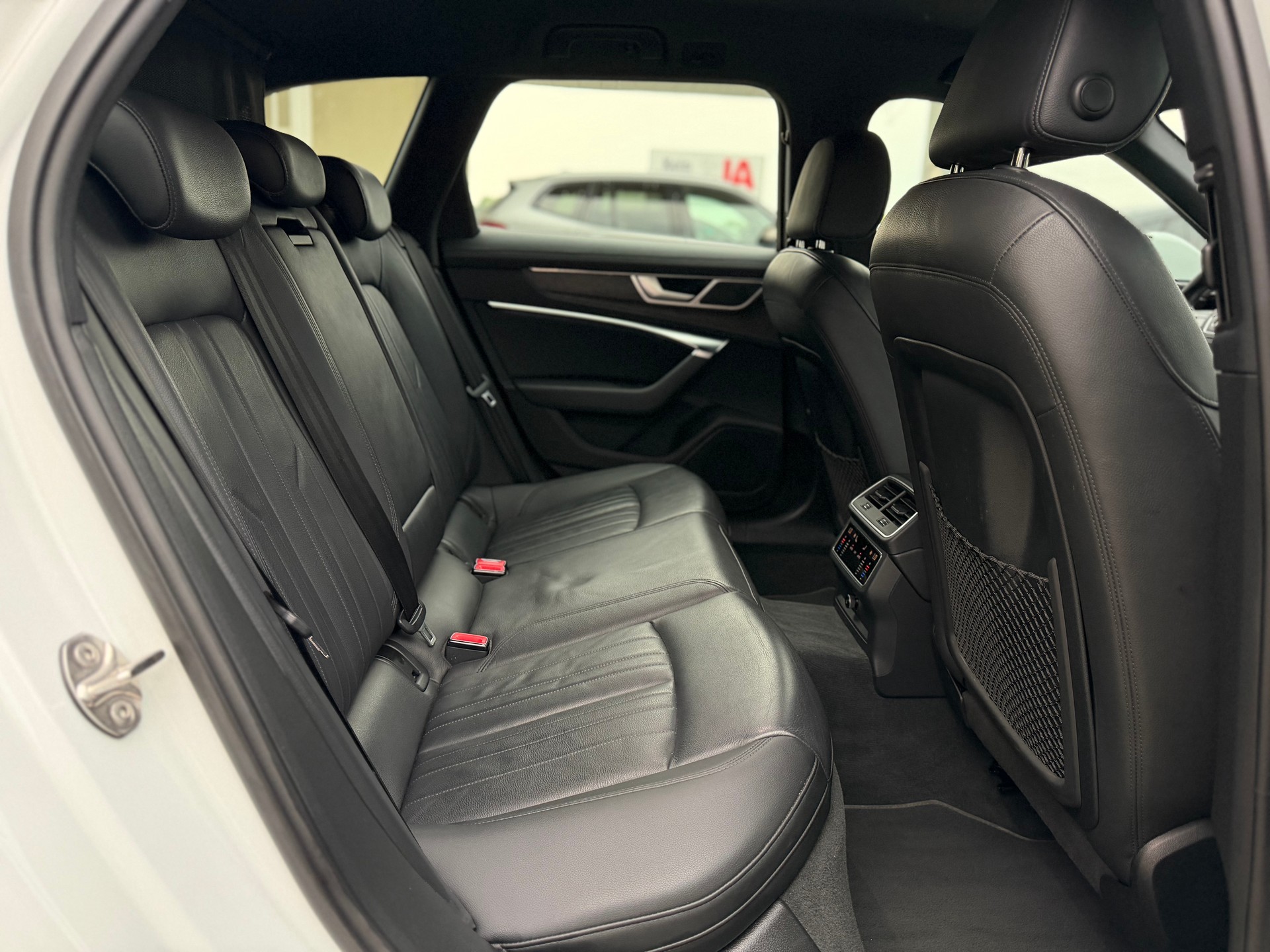 AUDI A6 Avant 40 TDI Design quattro S-tronic-image-12