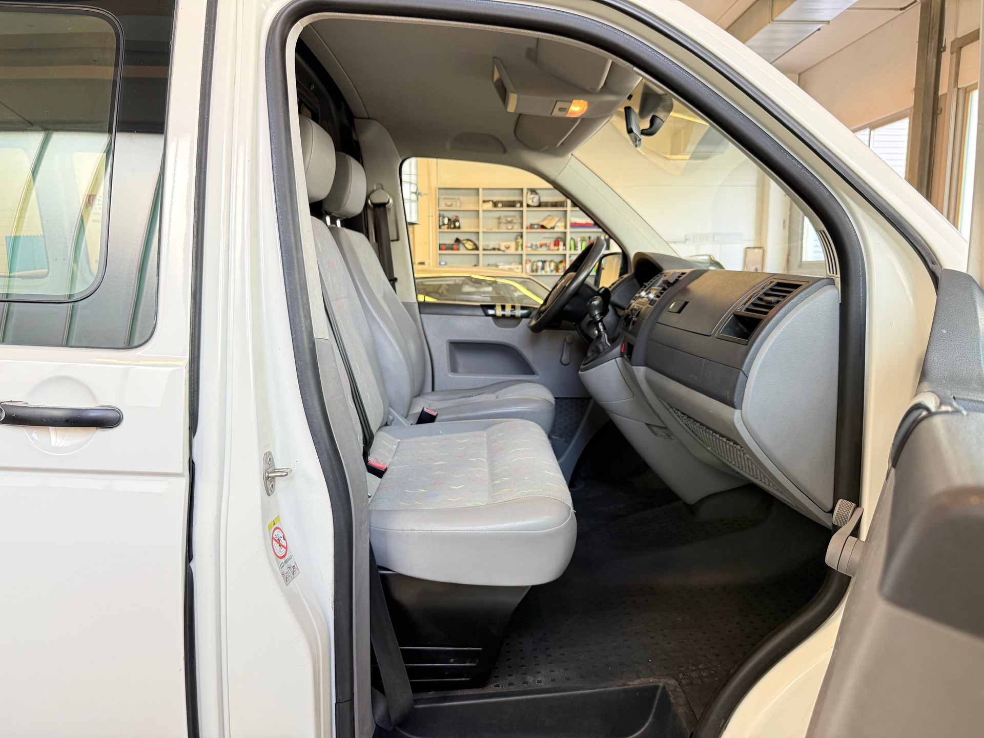 VW T5 Transporter 1.9 TDI PD-image-13