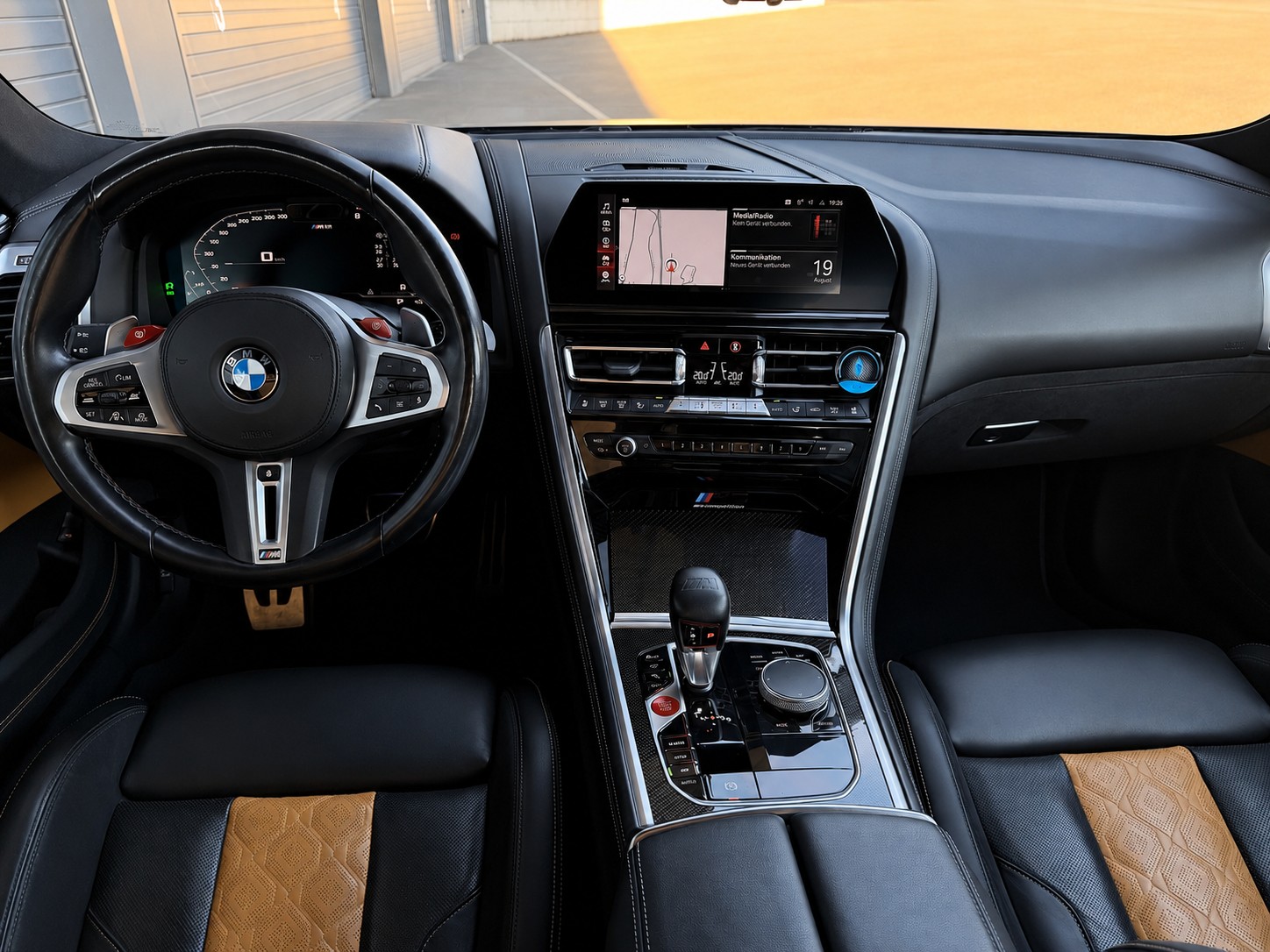 BMW M8 xDrive Steptronic M Competition Coupé | Carbon Paket | Bowers & Wilkins | 360° | ACC | Driving Assistant-image-11