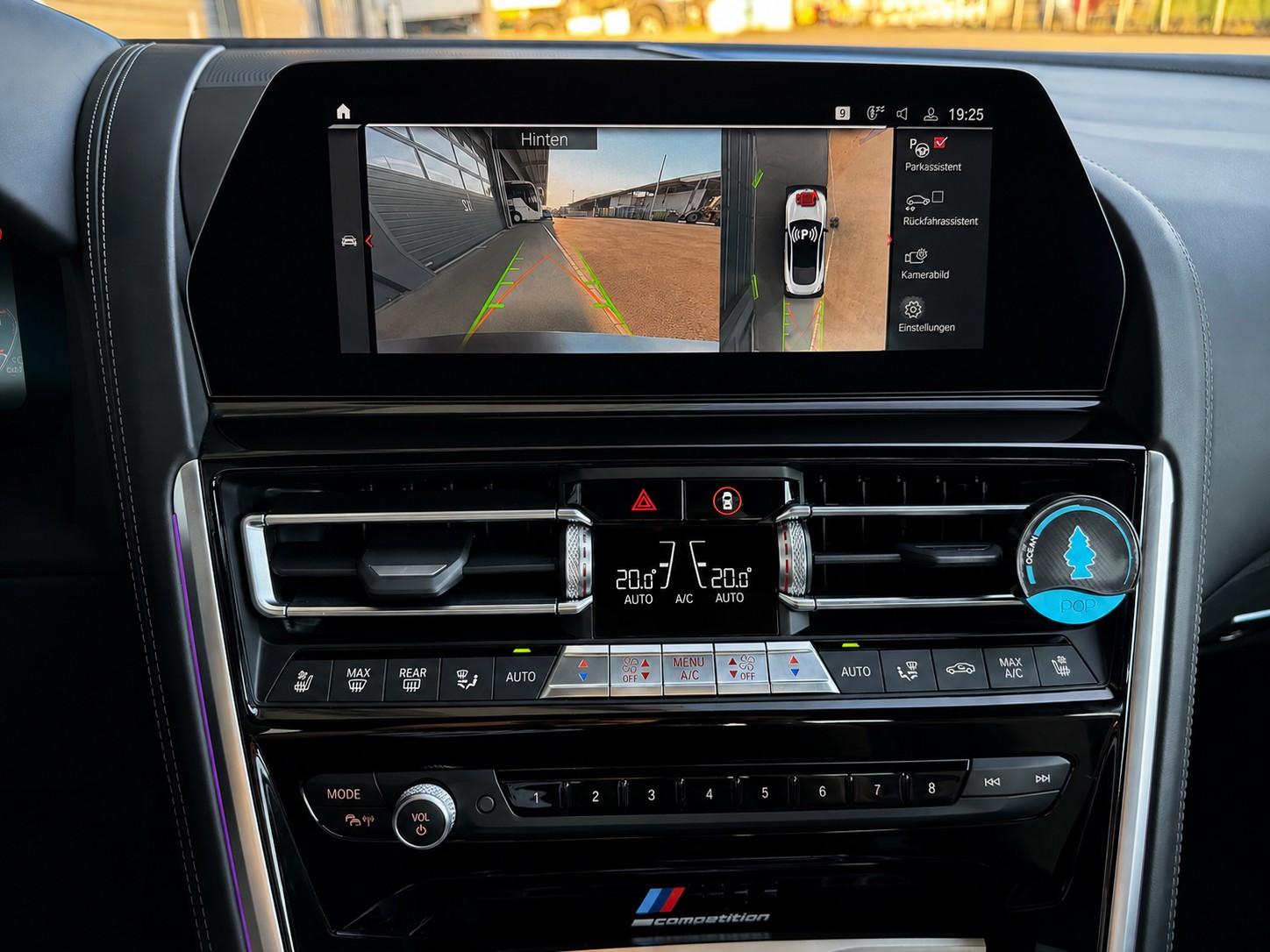 BMW M8 xDrive Steptronic M Competition Coupé | Carbon Paket | Bowers & Wilkins | 360° | ACC | Driving Assistant-image-13