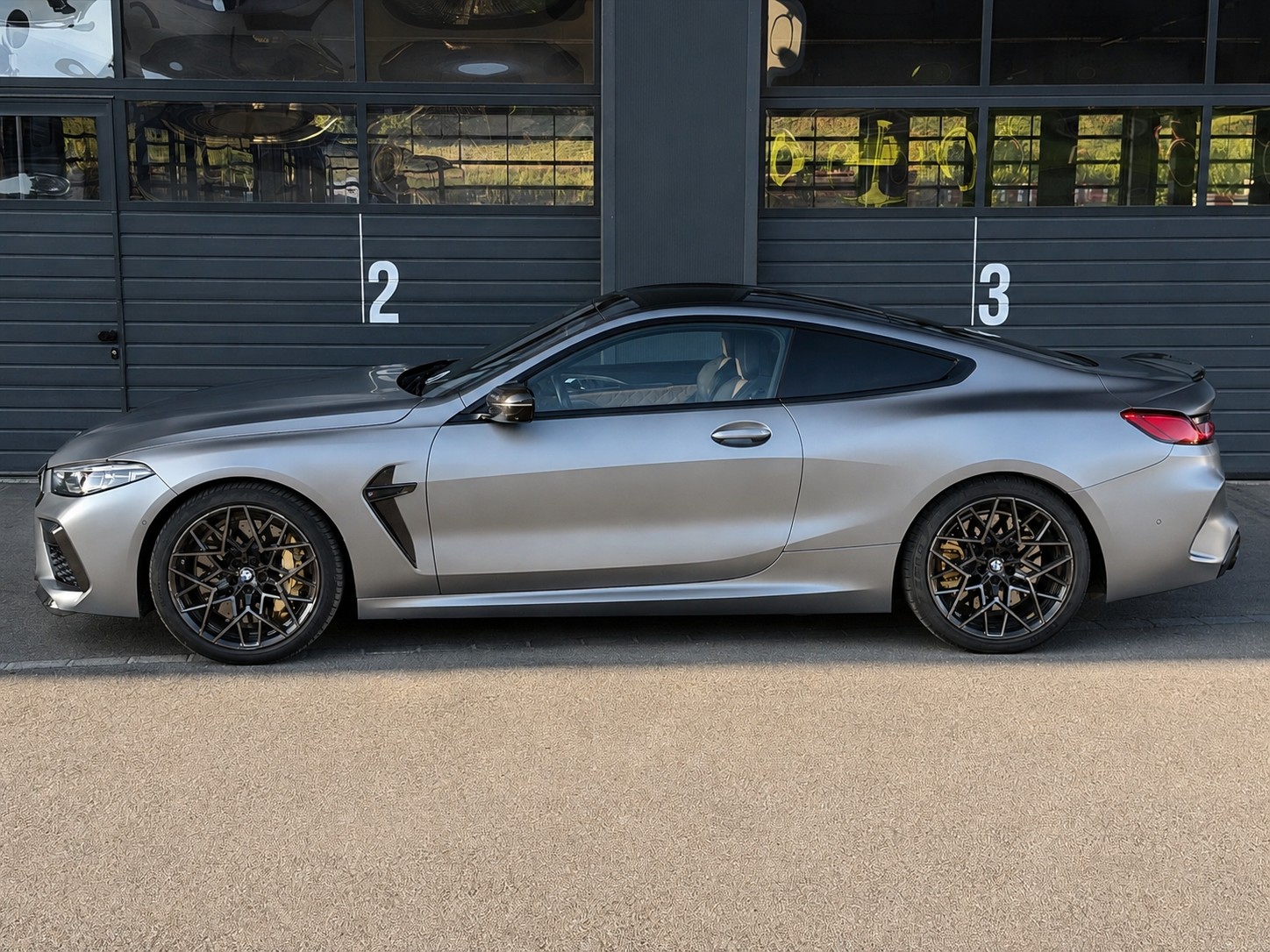 BMW M8 xDrive Steptronic M Competition Coupé | Carbon Paket | Bowers & Wilkins | 360° | ACC | Driving Assistant-image-2
