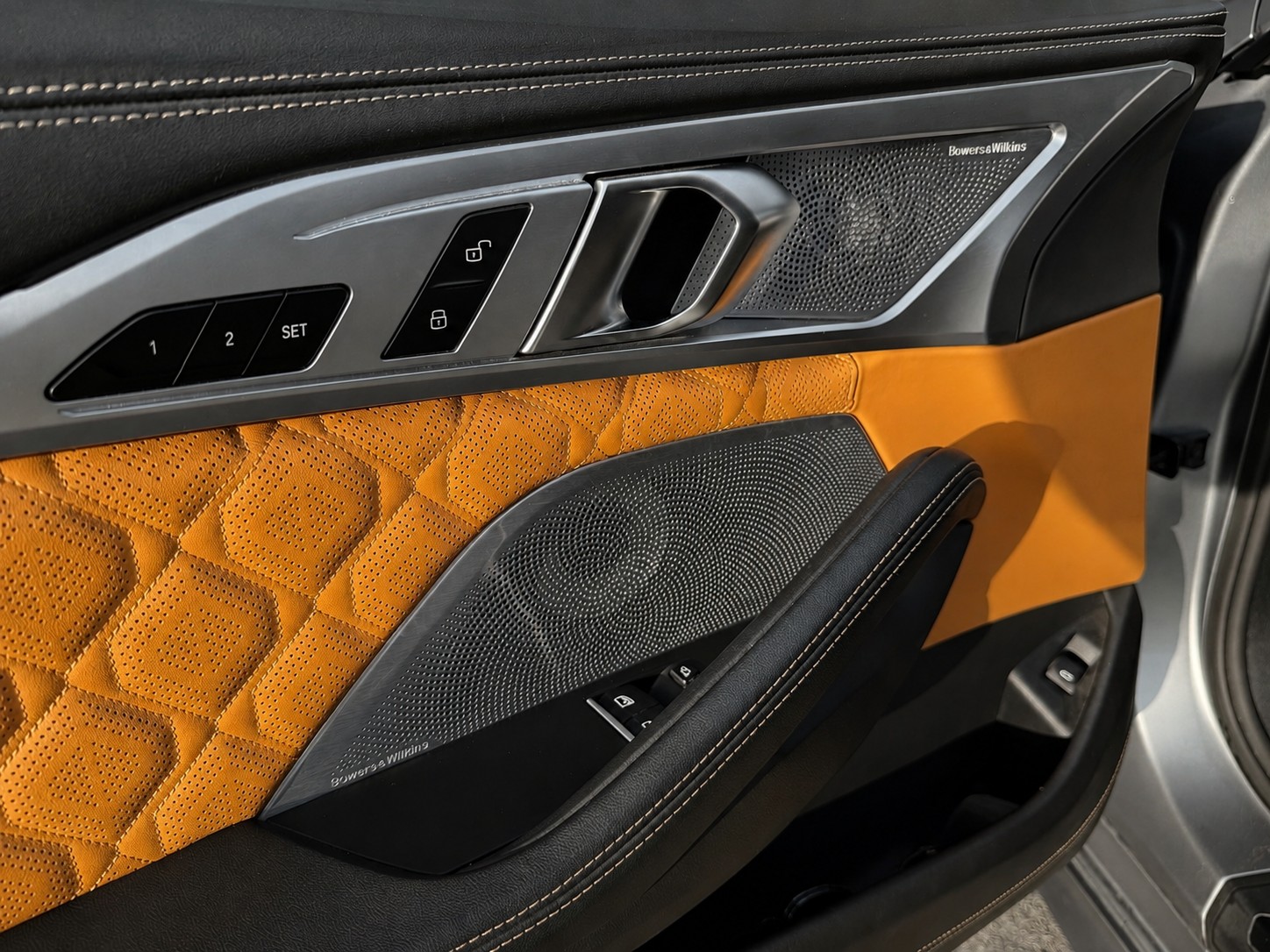 BMW M8 xDrive Steptronic M Competition Coupé | Carbon Paket | Bowers & Wilkins | 360° | ACC | Driving Assistant-image-15