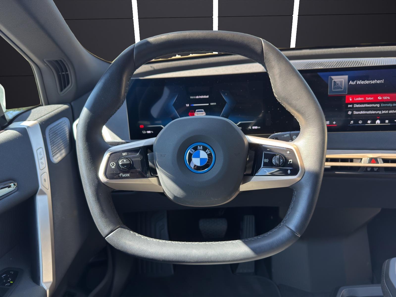 BMW iX M60-image-14