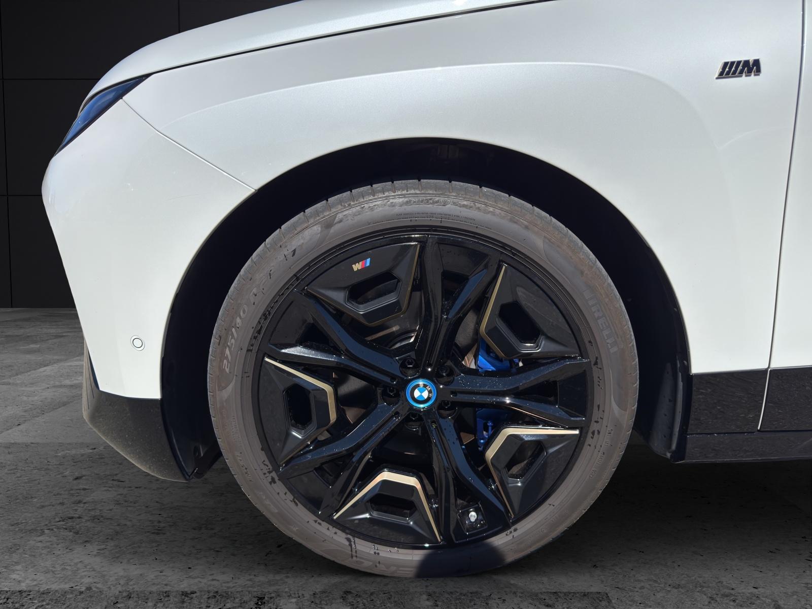 BMW iX M60-image-4