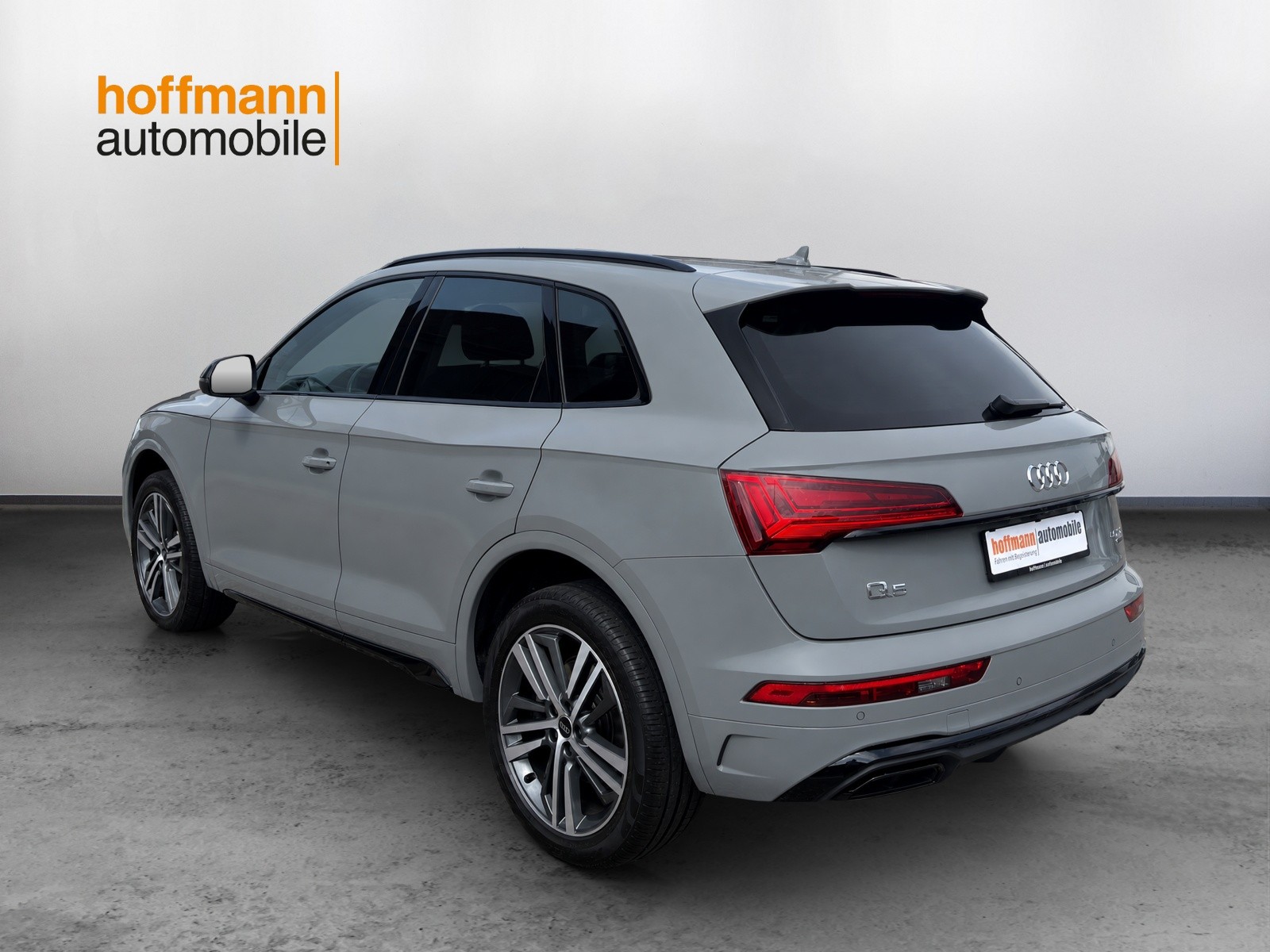 AUDI Q5 40 TDI Black Edition quattro S-tronic-image-5