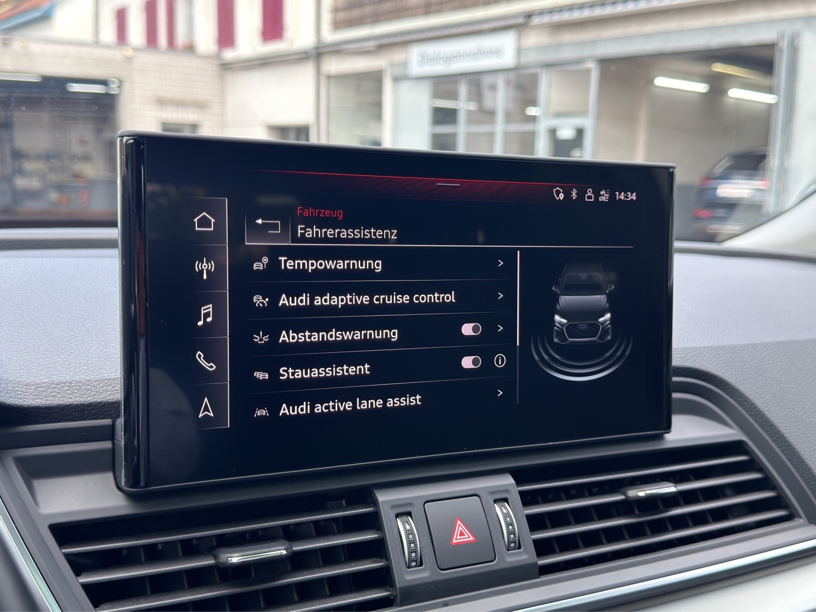 AUDI Q5 40 TDI Black Edition quattro S-tronic-image-16