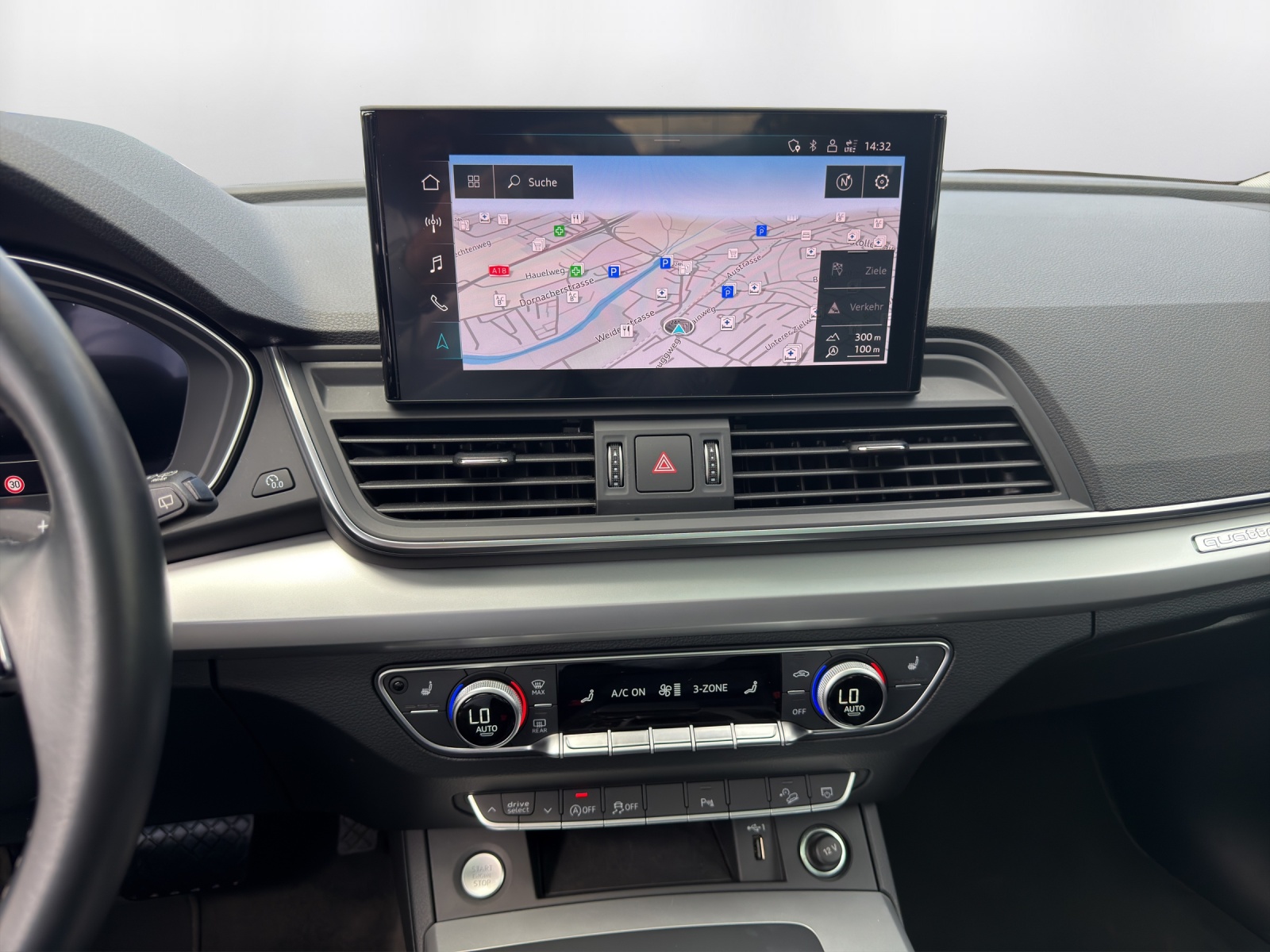 AUDI Q5 40 TDI Black Edition quattro S-tronic-image-8