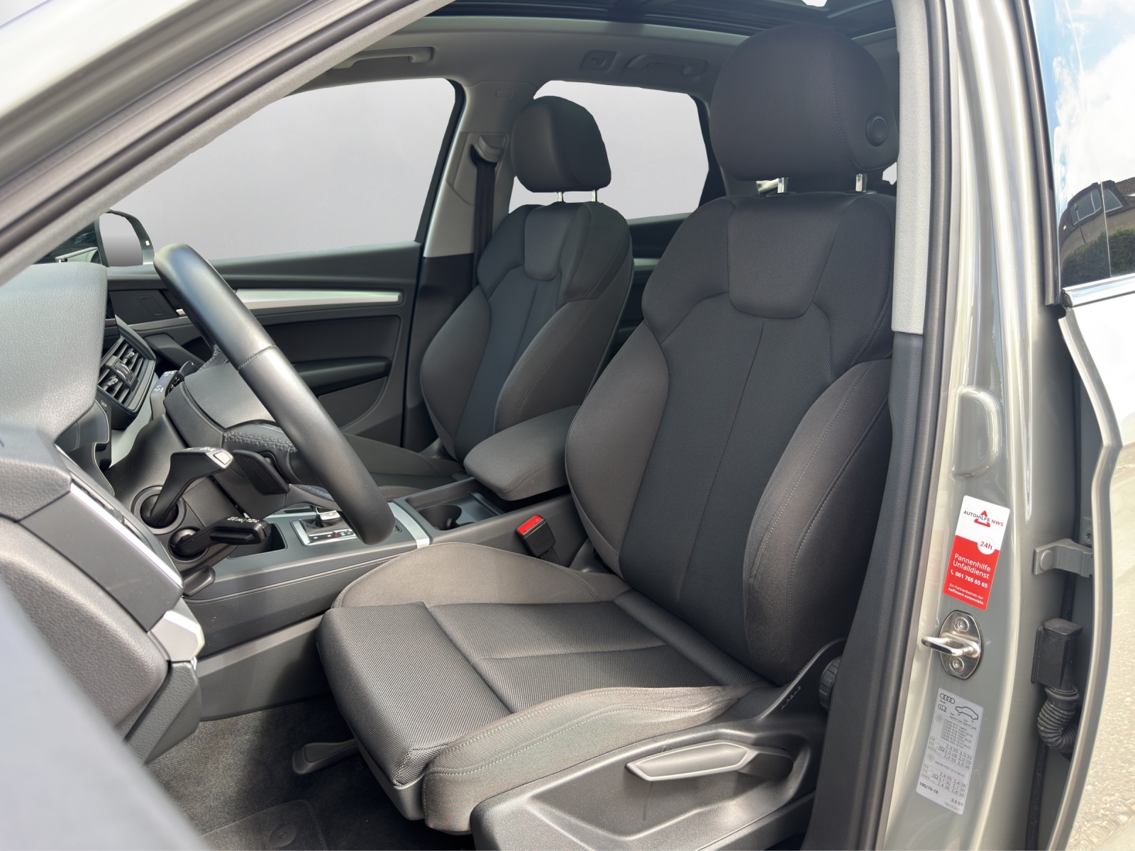 AUDI Q5 40 TDI Black Edition quattro S-tronic-image-9