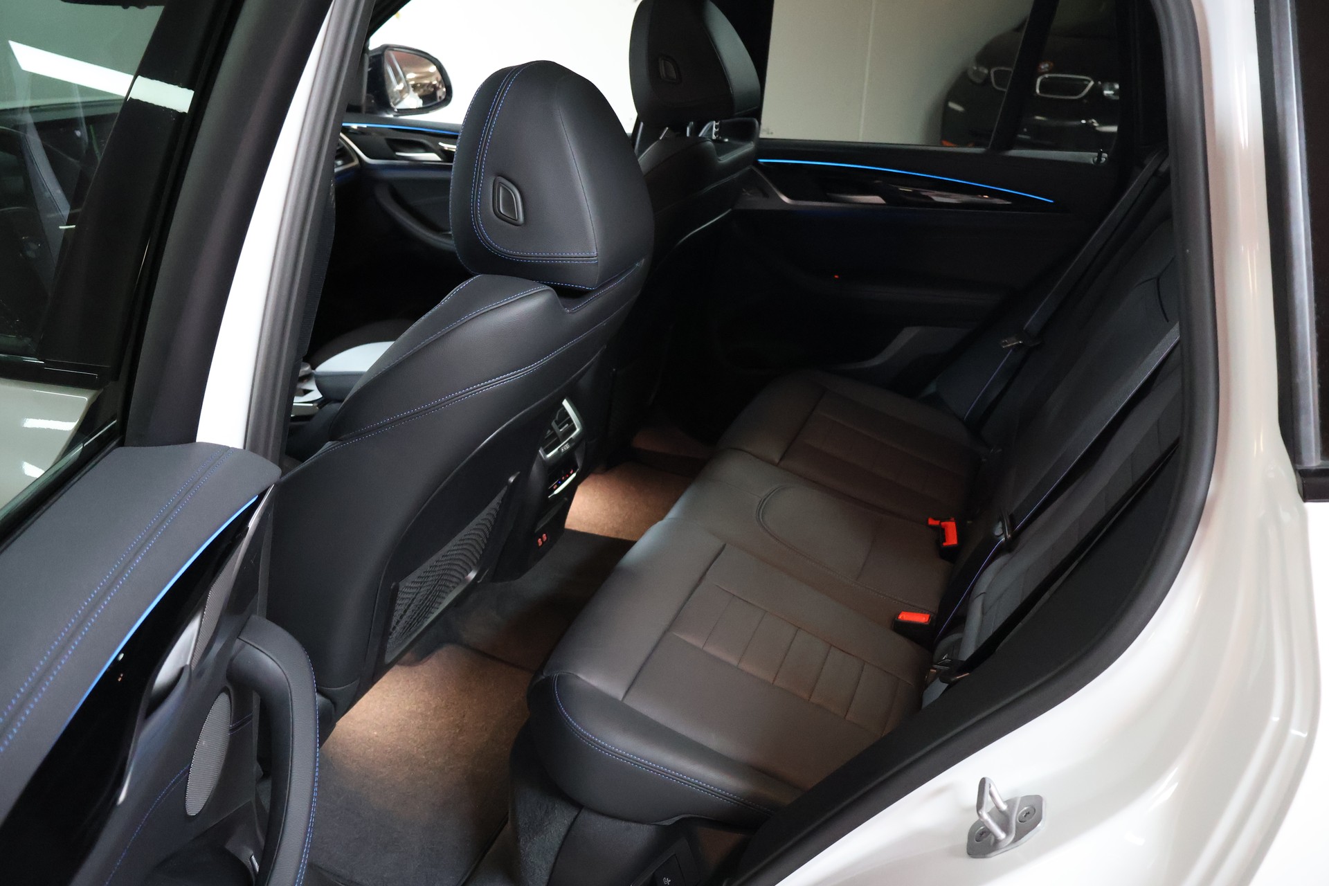 BMW iX3 Impressive-image-19