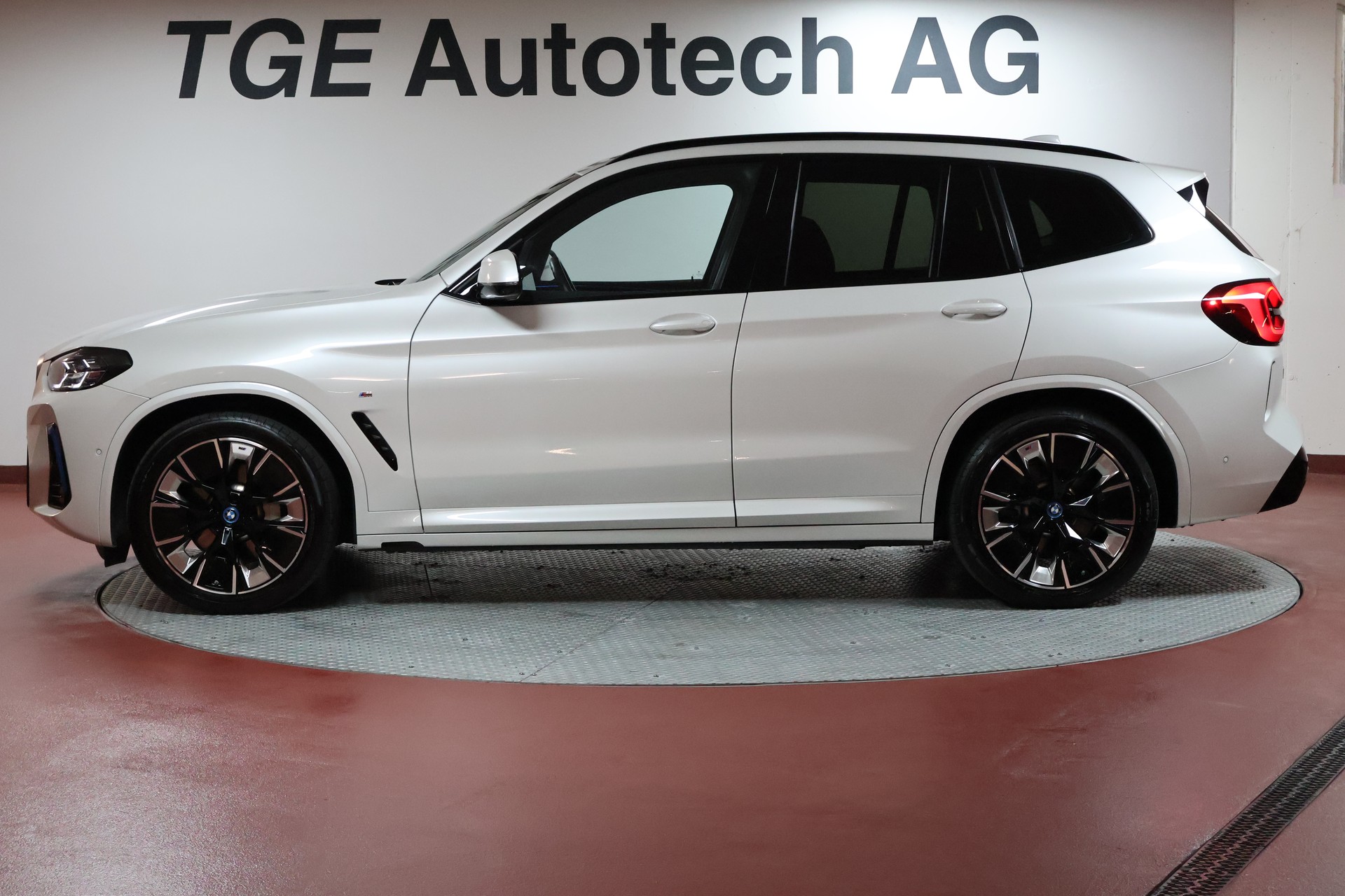 BMW iX3 Impressive-image-3