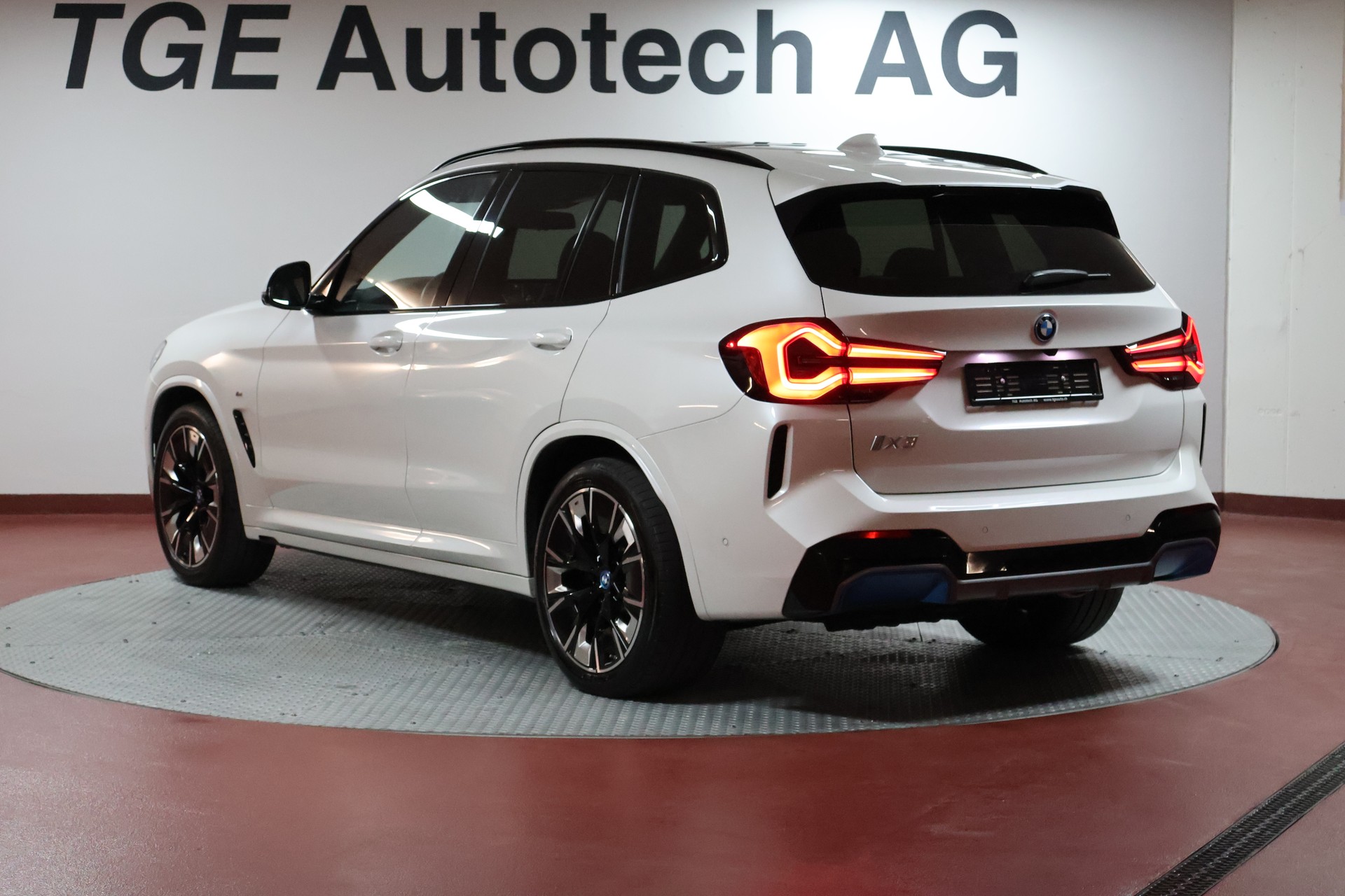 BMW iX3 Impressive-image-21