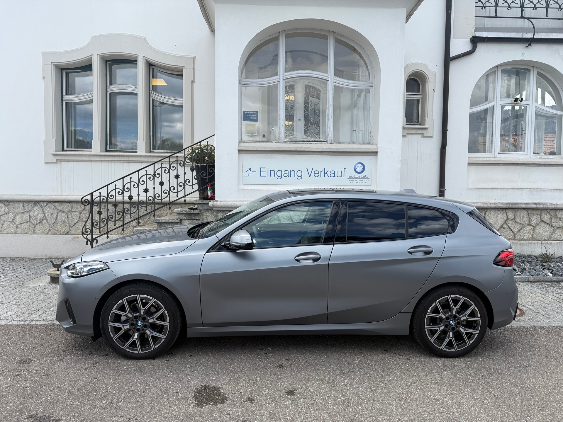 BMW 120i-image-3