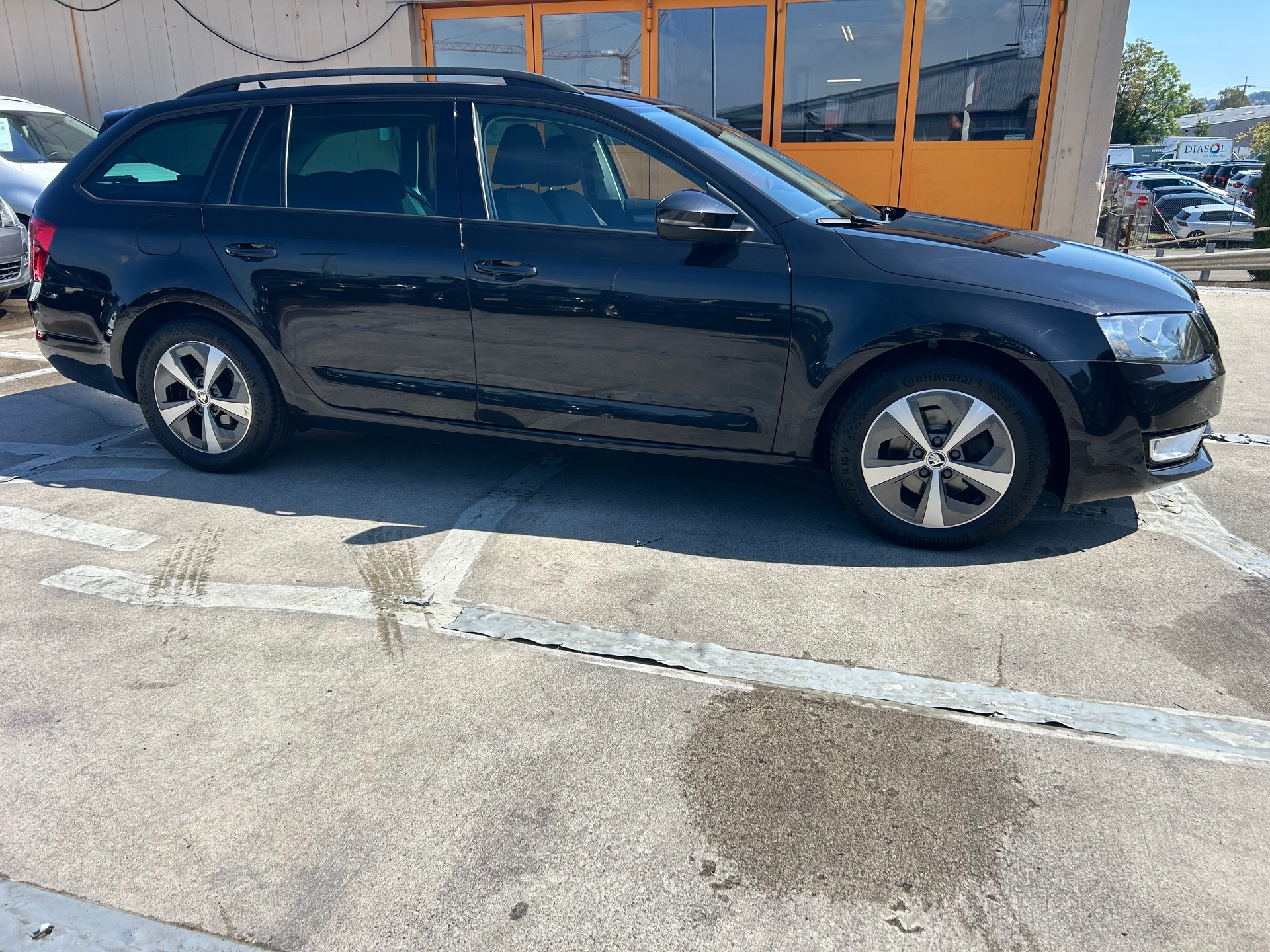 SKODA Octavia Combi 1.6 TDI GreenLine-image-4
