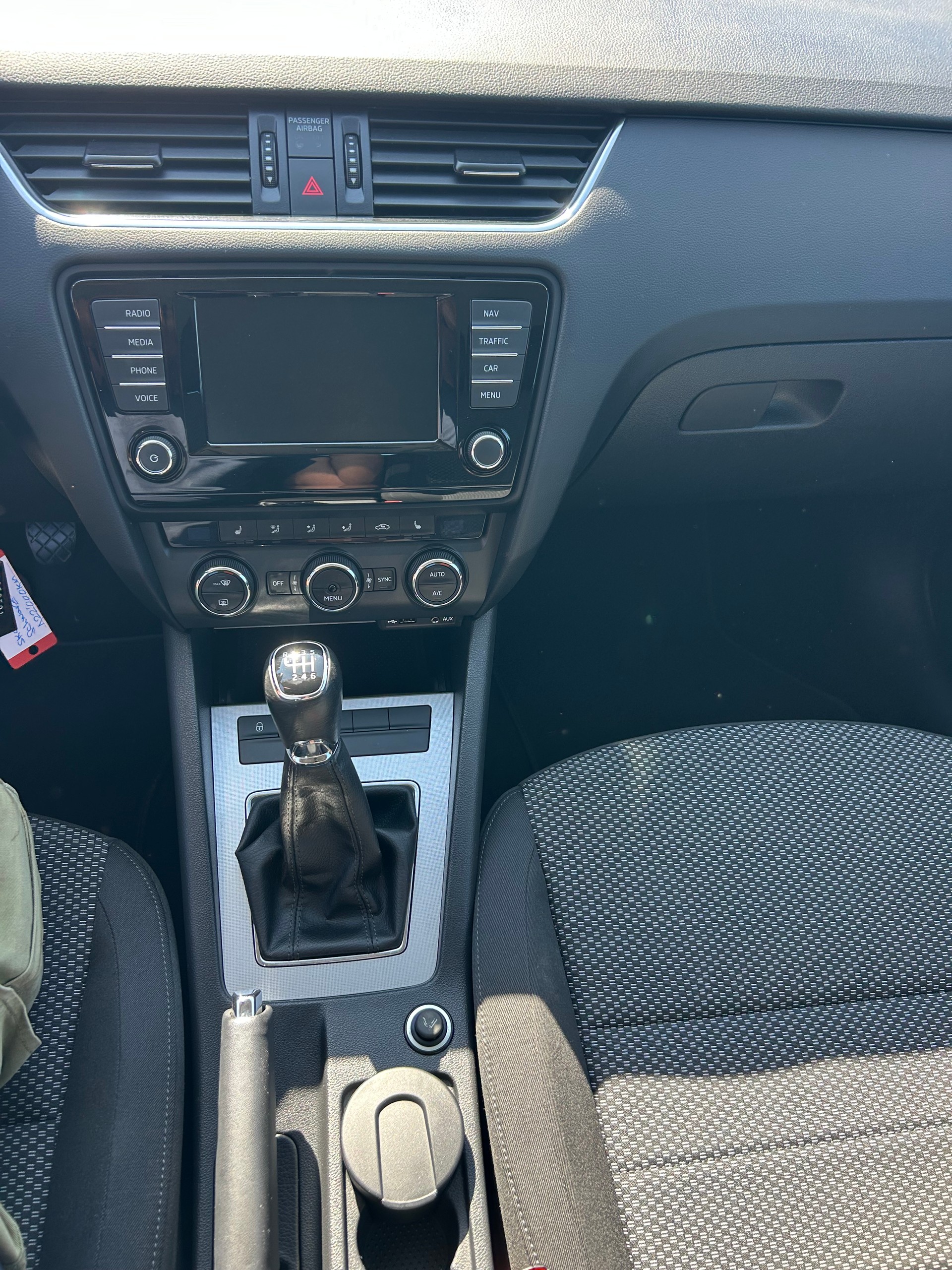 SKODA Octavia Combi 1.6 TDI GreenLine-image-13