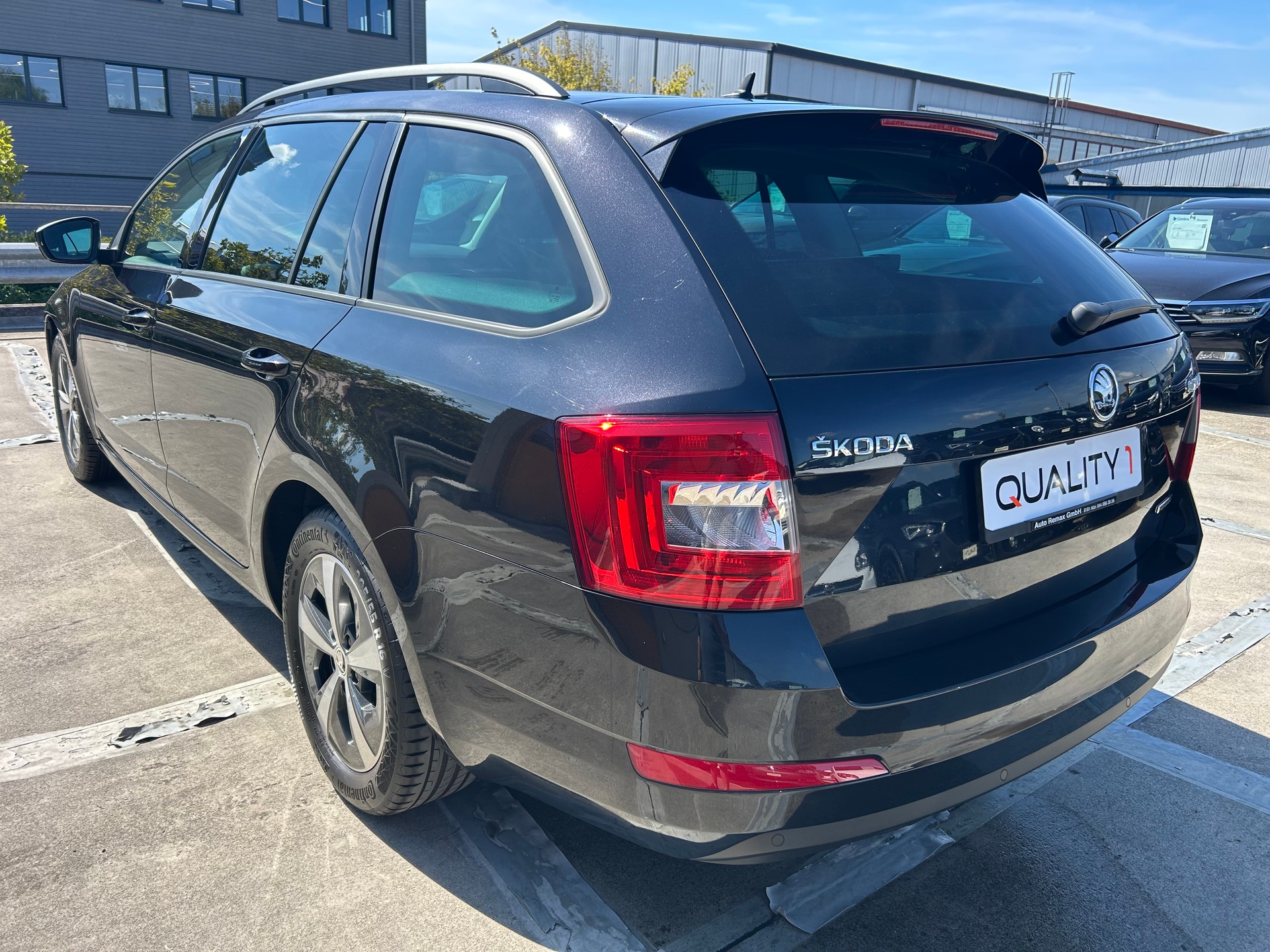 SKODA Octavia Combi 1.6 TDI GreenLine-image-2