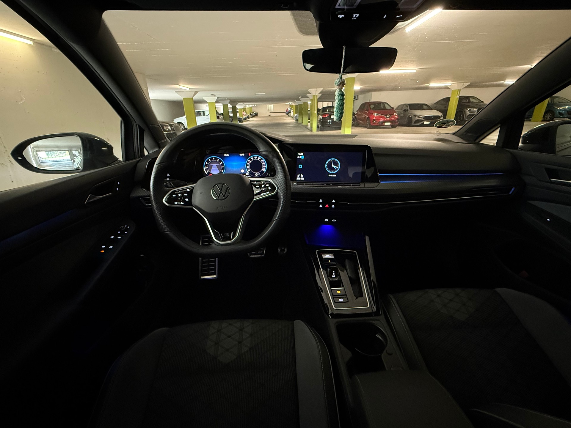 VW 2.0 TSI R-Line DSG 4motion-image-4